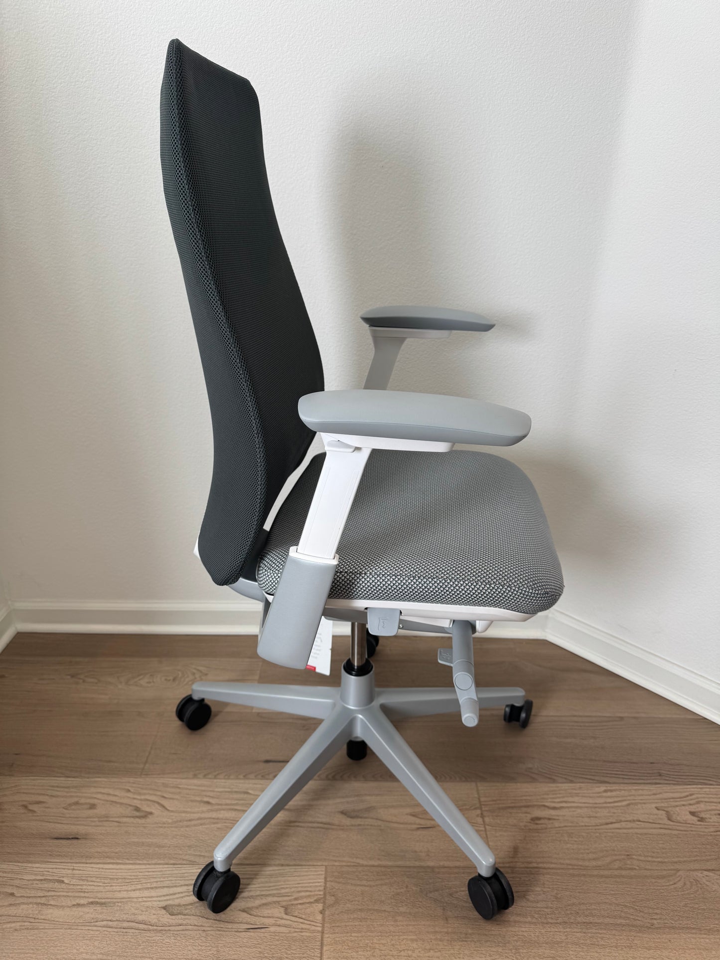 Brand new Haworth Fern office chair/ gaming chair