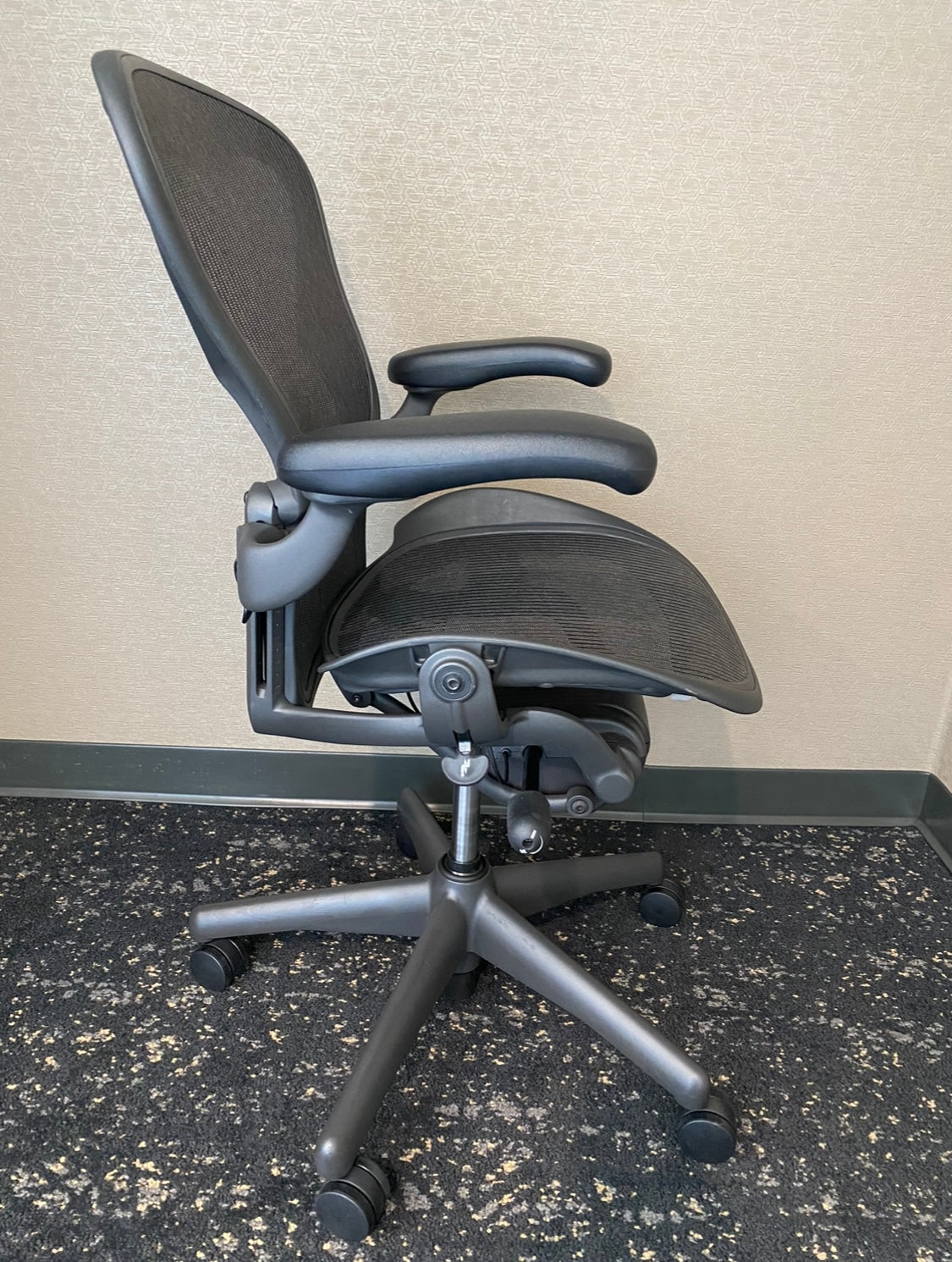 Herman Miller Aeron B Classic newer model fully loaded office chair