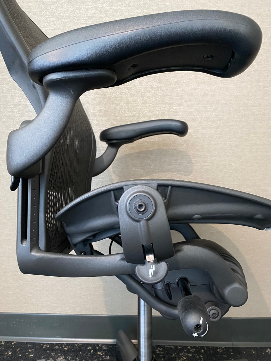 Herman Miller Aeron B Classic newer model fully loaded office chair