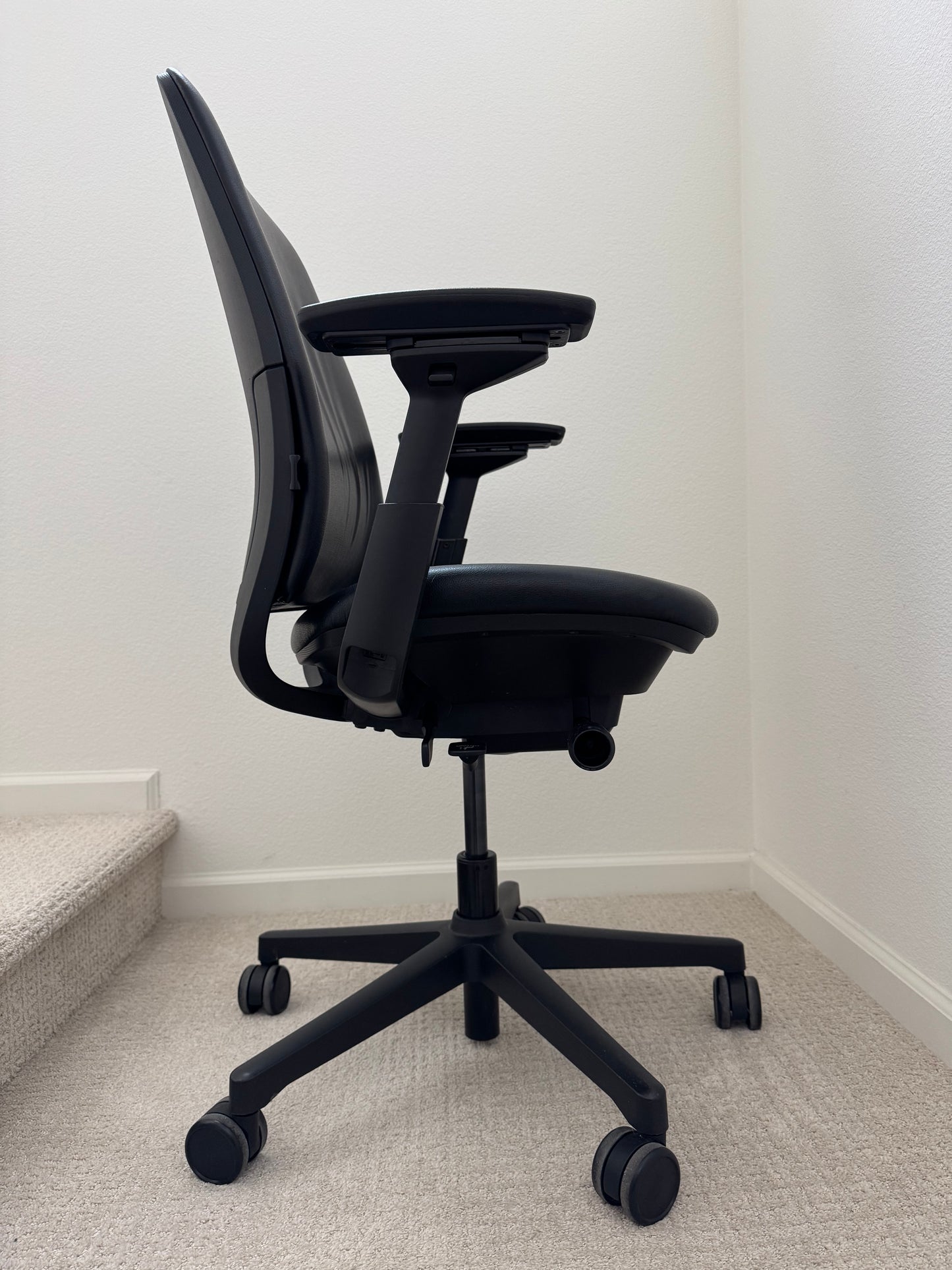 Steelcase Amia pre owned fully adjustable model