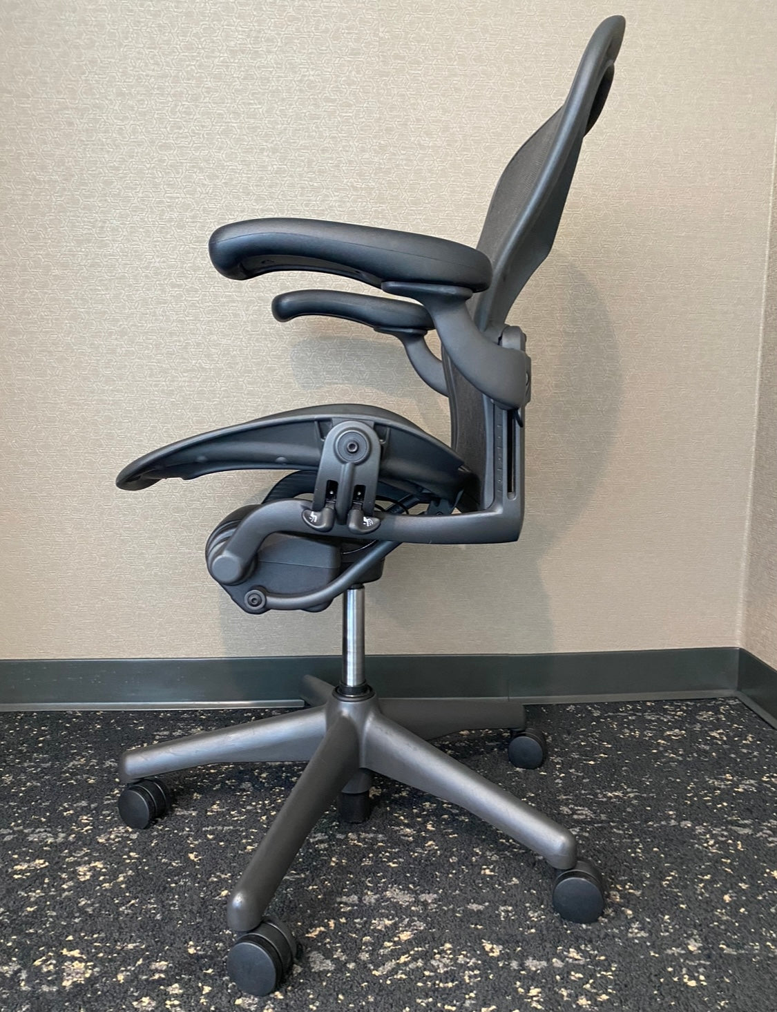 Herman Miller Aeron B Classic newer model fully loaded office chair