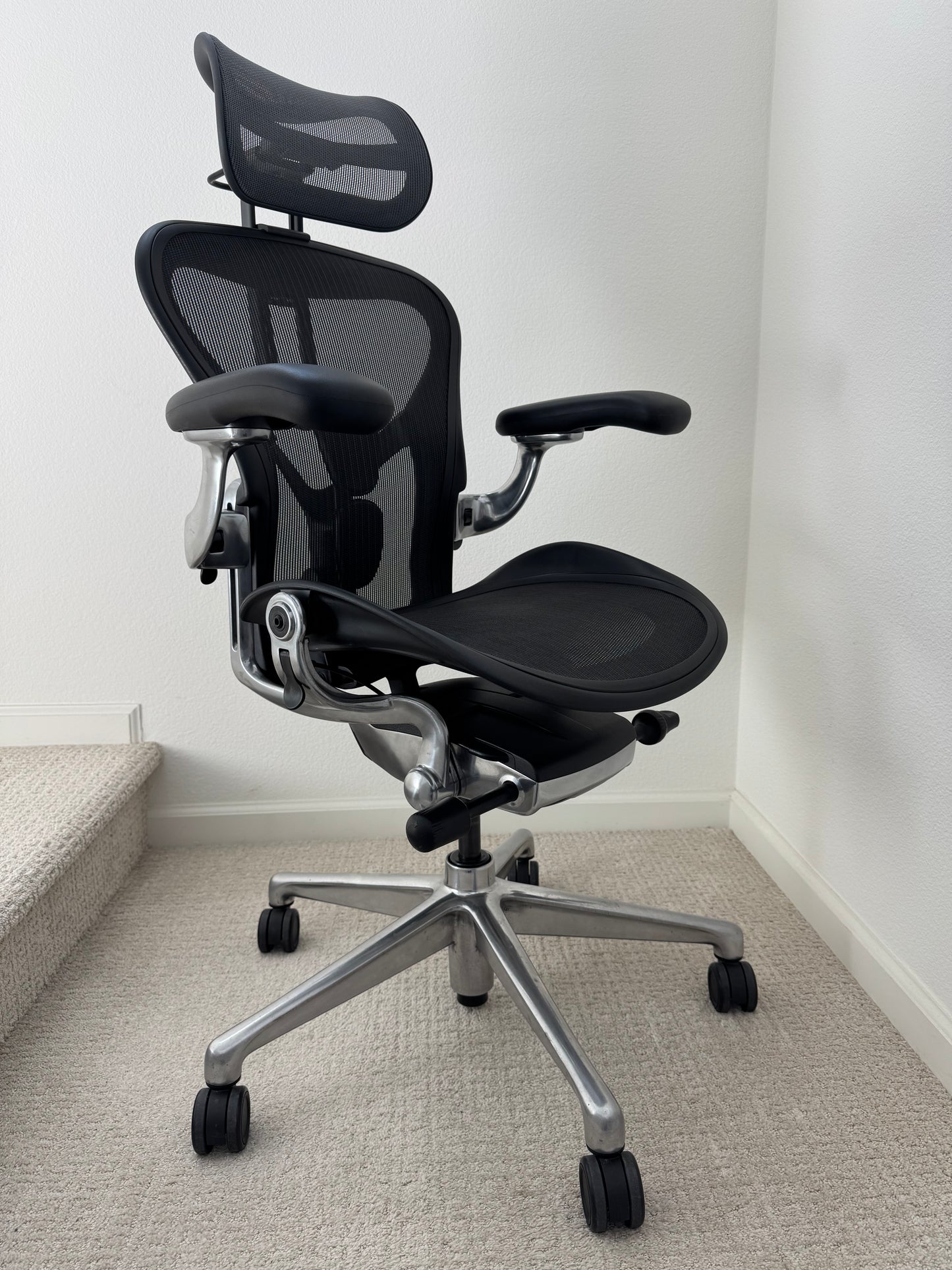 Pre Owned Herman Miller Aeron Size A Remastered With Chrome Frame Gaming Chair/ Office Chair