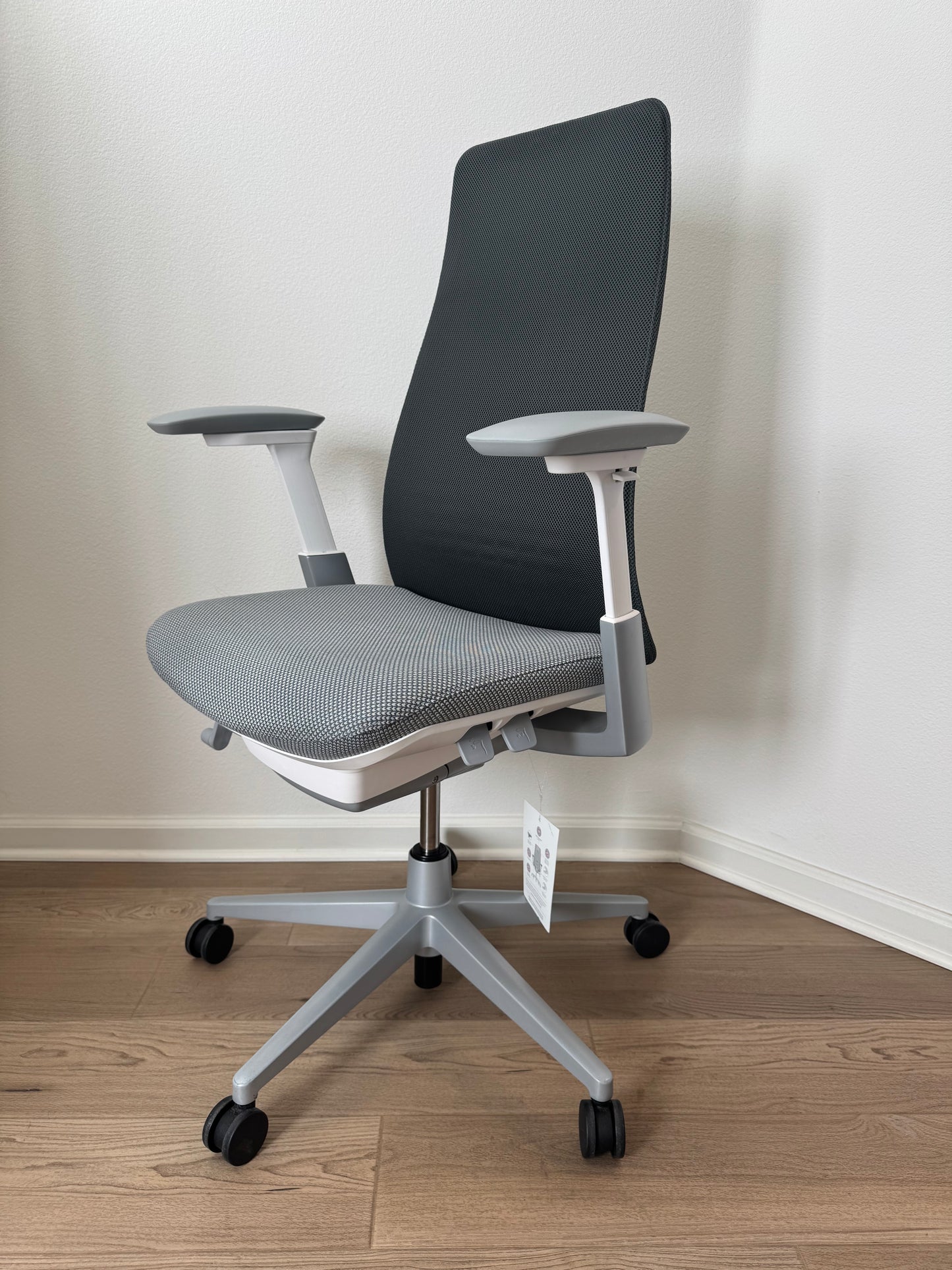 Brand new Haworth Fern office chair/ gaming chair