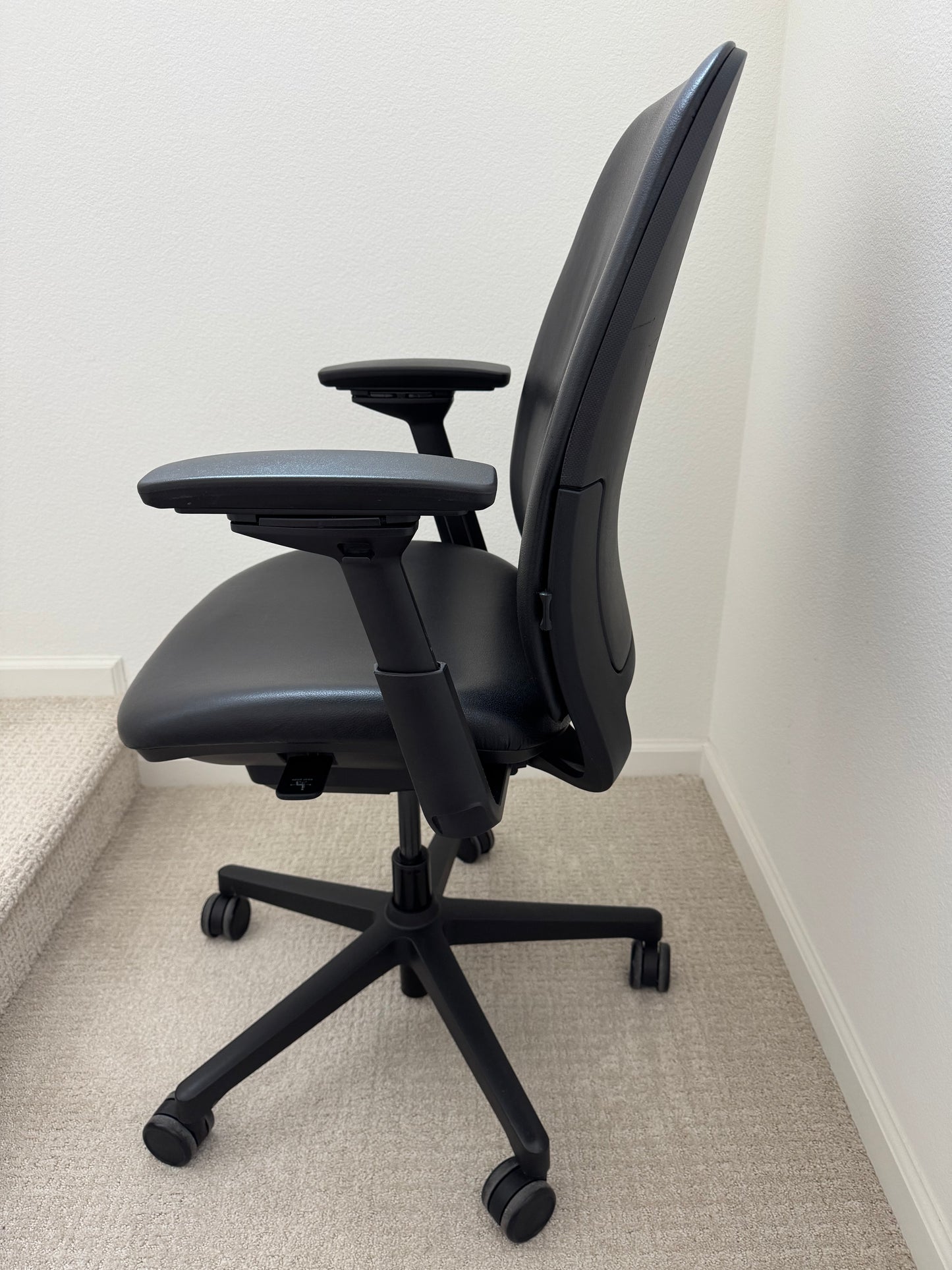 Steelcase Amia pre owned fully adjustable model