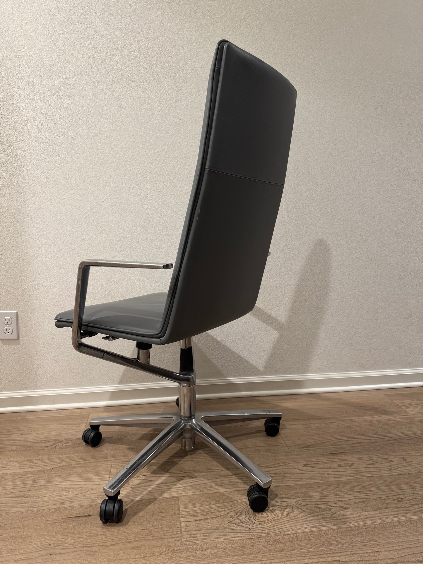 Davis Body Webb Executive Chair / Conference chair In Real Leather