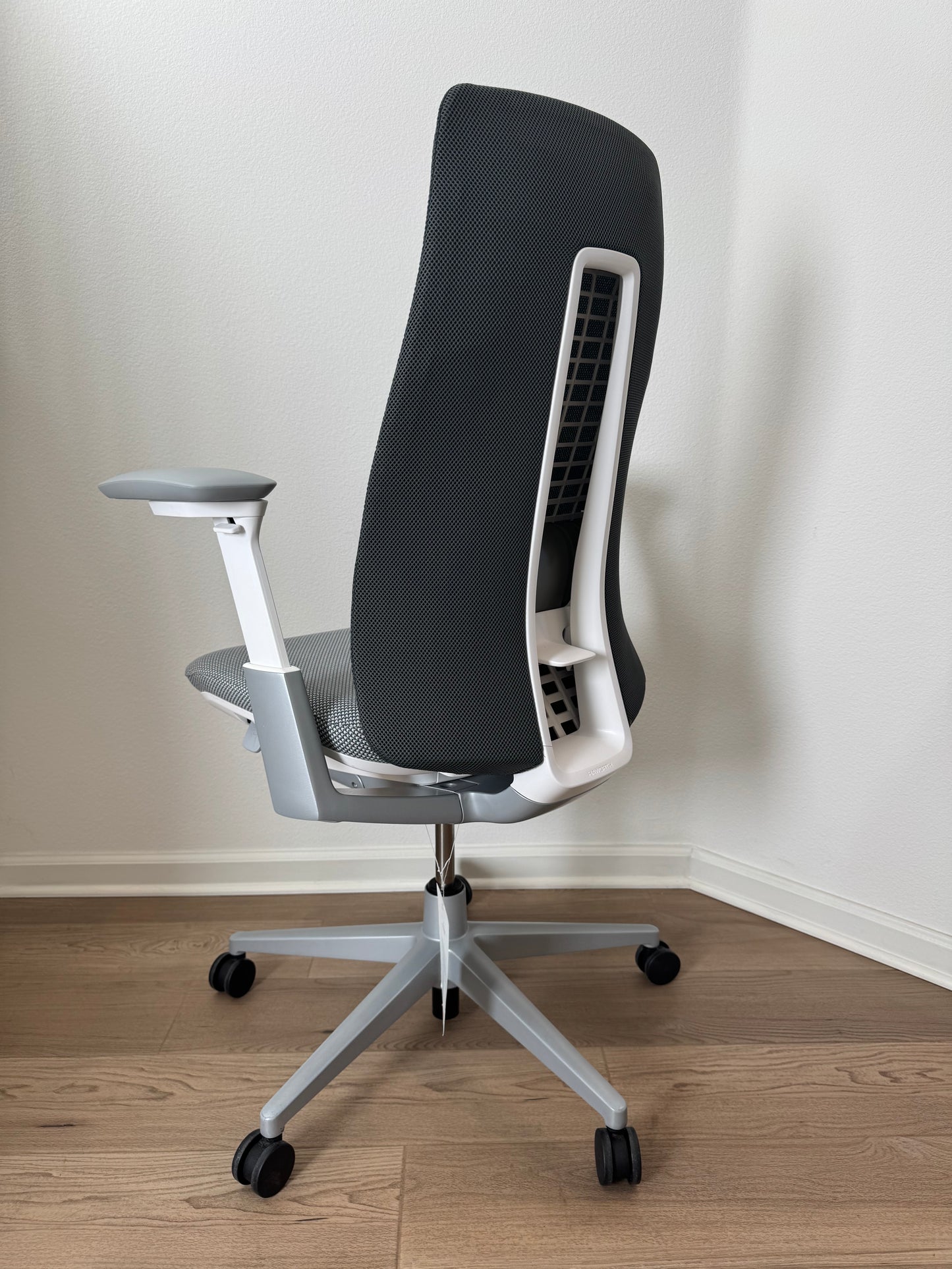 Brand new Haworth Fern office chair/ gaming chair