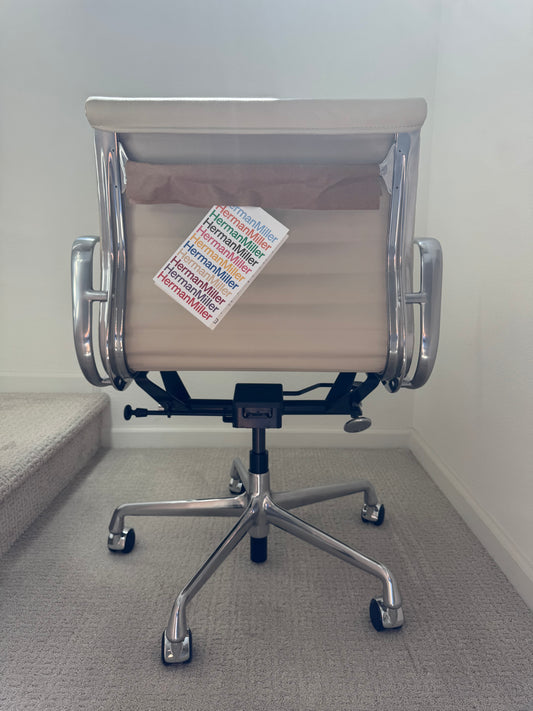 2025 Brand New Herman Miller Eames Management Office Chair With cream Vicenza leather