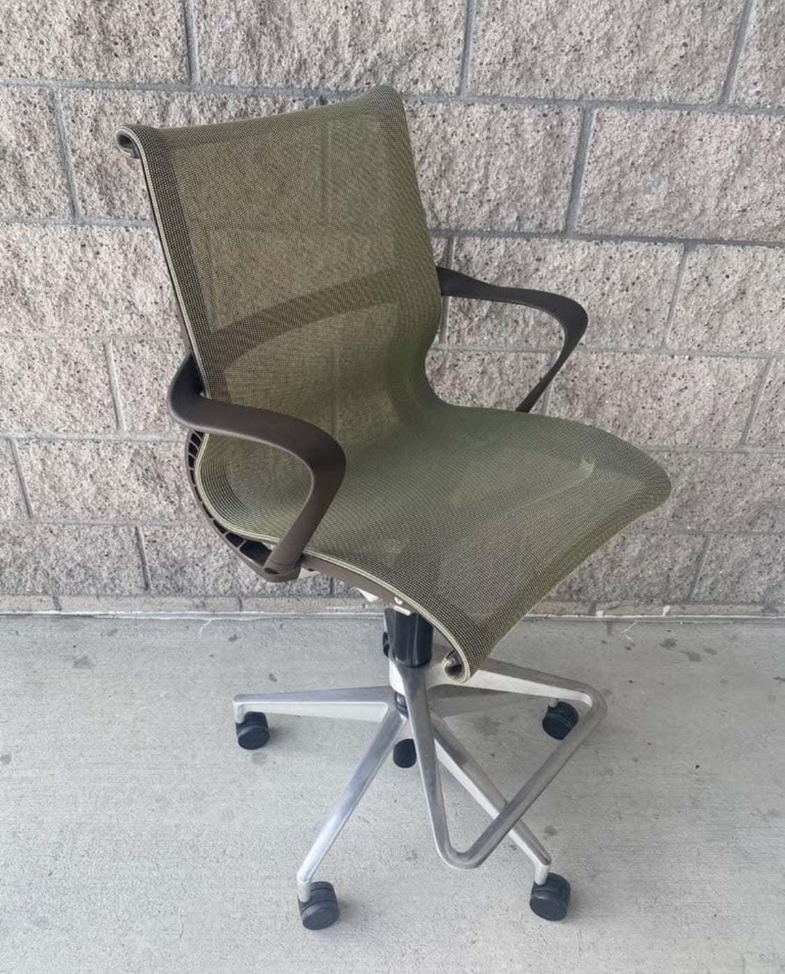 Pre owned Herman Miller Setu drafting chair in grey