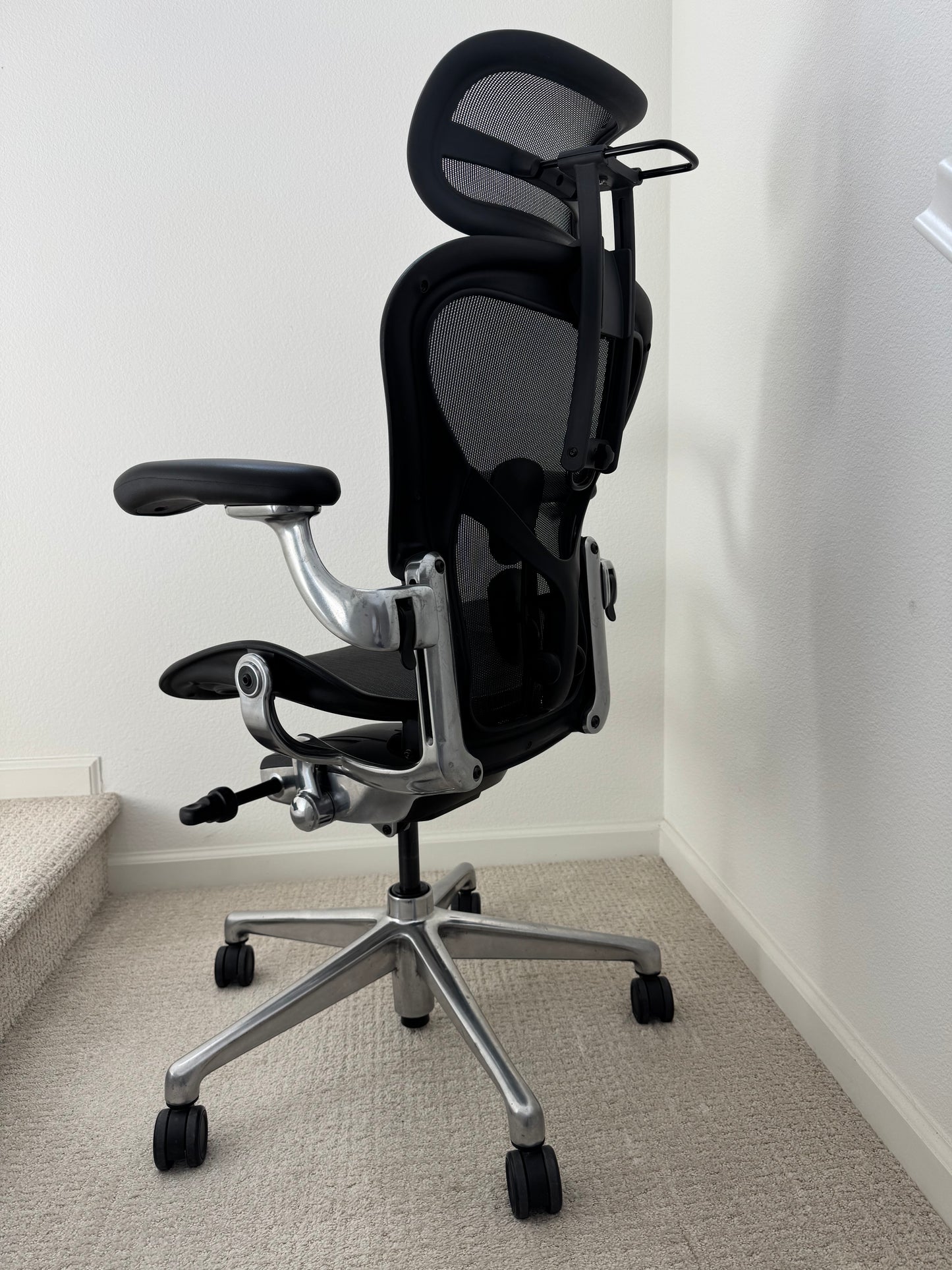 Pre Owned Herman Miller Aeron Size A Remastered With Chrome Frame Gaming Chair/ Office Chair