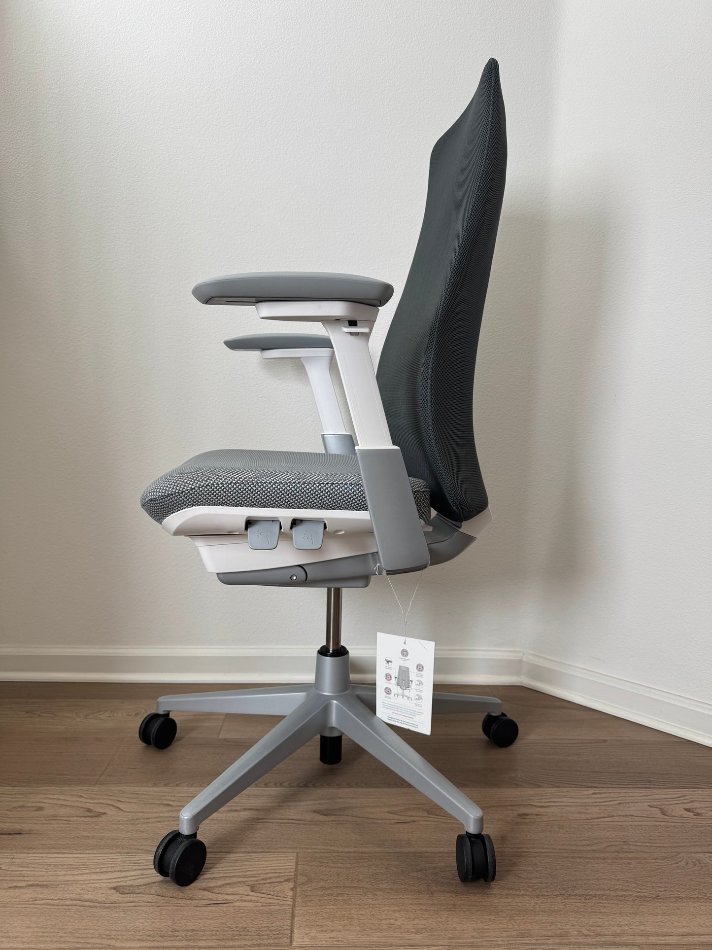 Brand new Haworth Fern office chair/ gaming chair