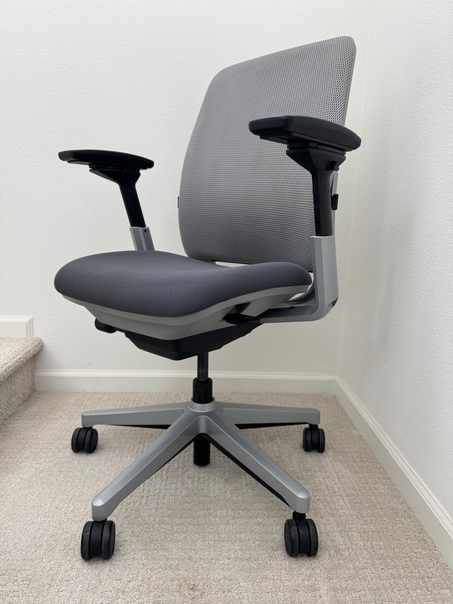 Steelcase Amia pre owned fully adjustable model