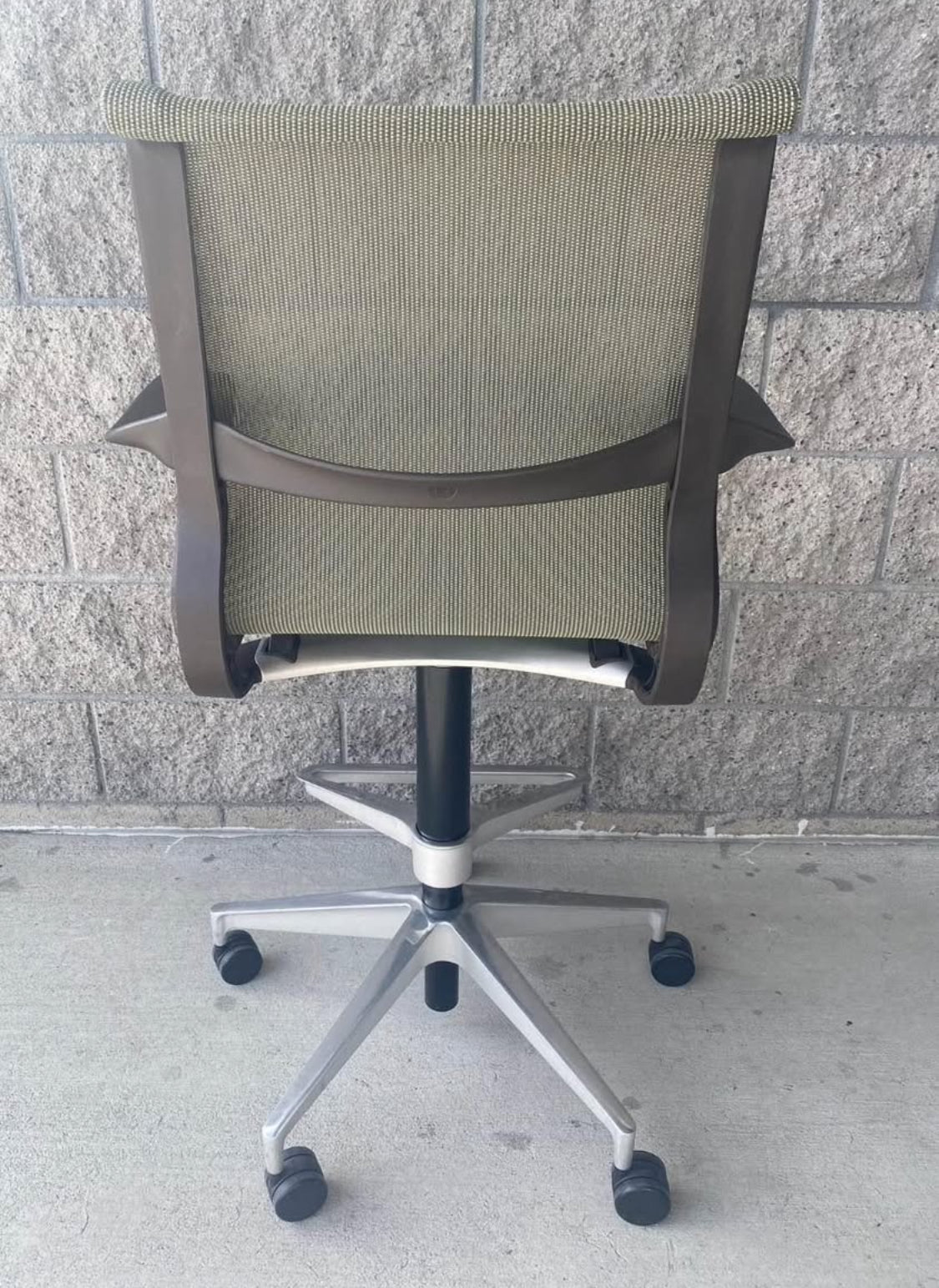 Pre owned Herman Miller Setu drafting chair in grey