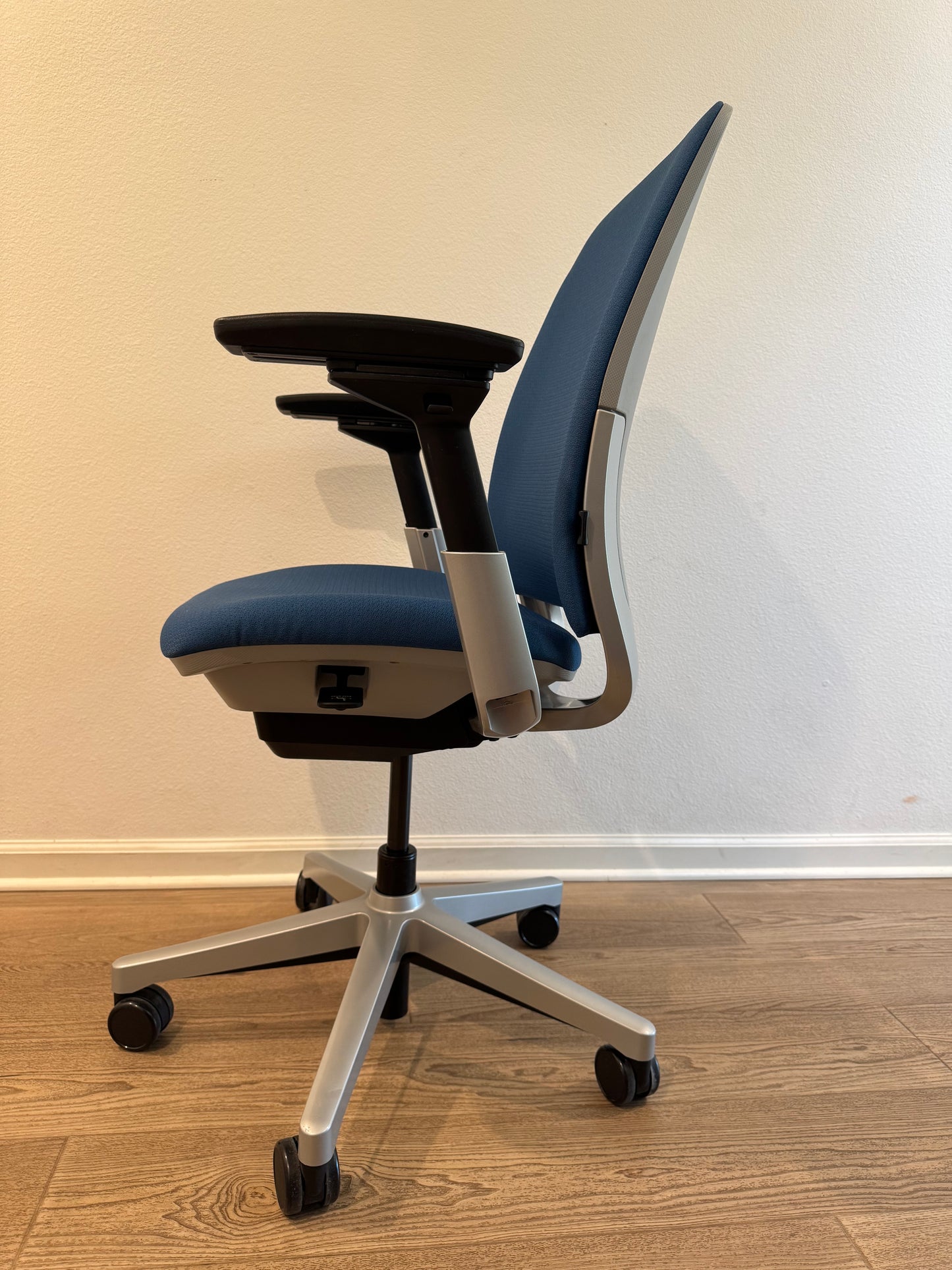 Premium Refurbished Steelcase Amia fully adjustable model
