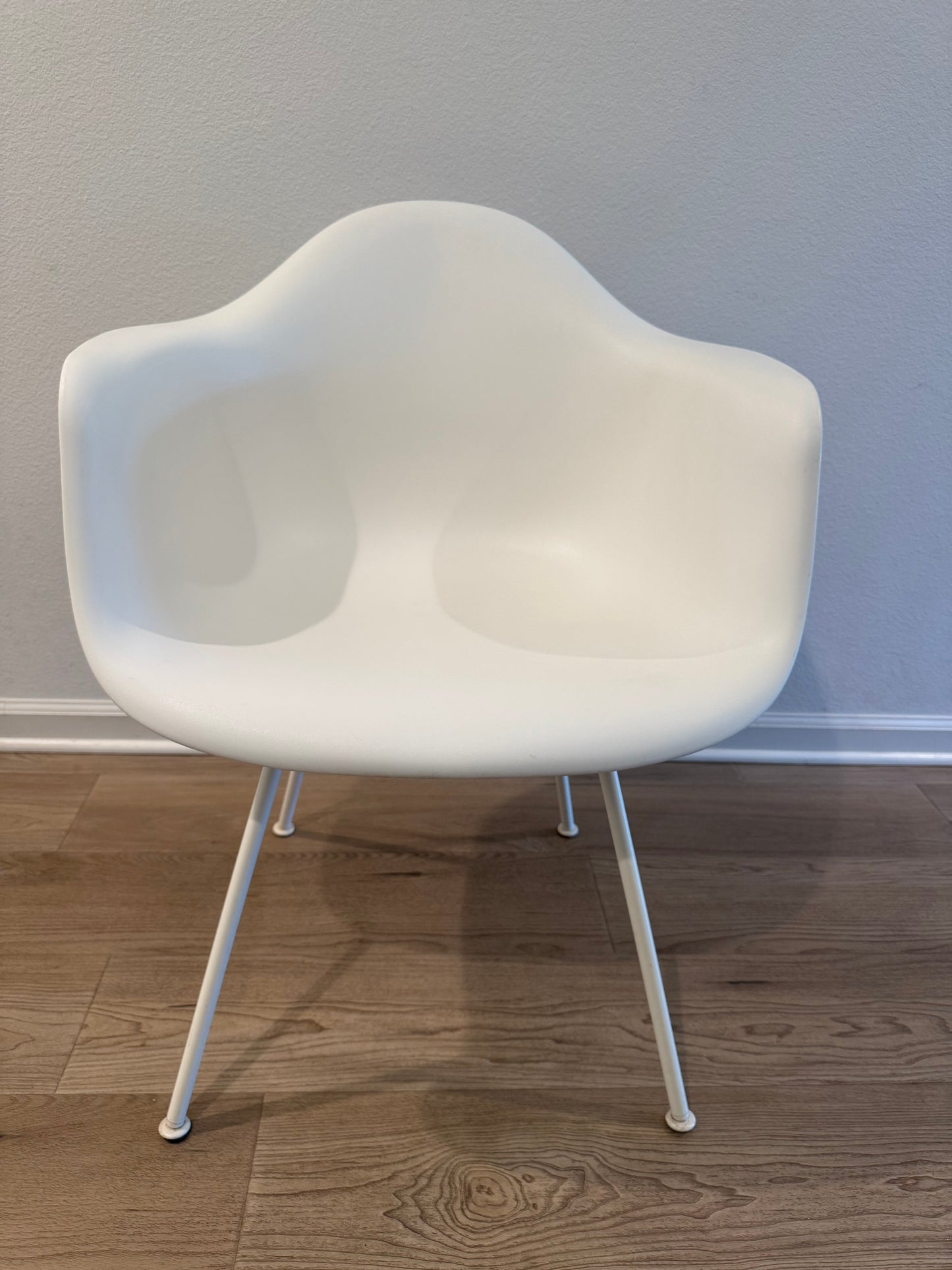 2018 Authentic Herman Miller Eames Modeled Plastic Arm chair / Side chair