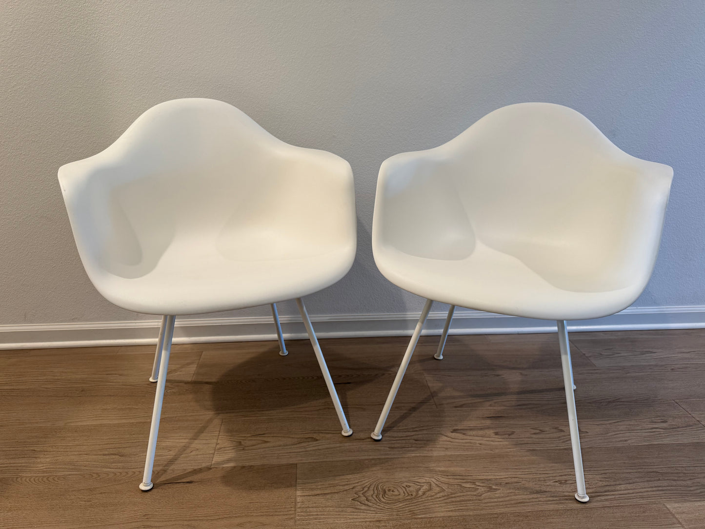 2018 Authentic Herman Miller Eames Modeled Plastic Arm chair / Side chair