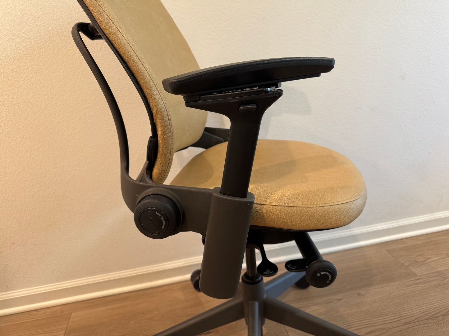 Refurbished Steelcase Leap V2 Fully loaded Office Chair