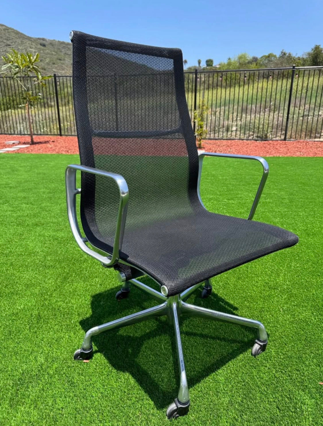 💯 Authentic Herman Miller Eames Aluminum Group Executive Chair( High Back)