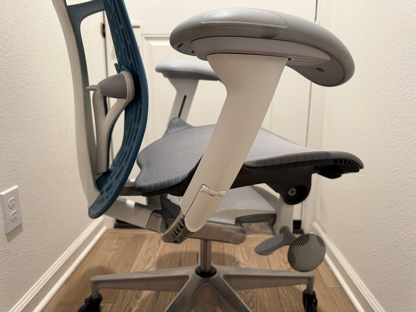 Herman Miller Mirra 2 Ergonomic office chair
