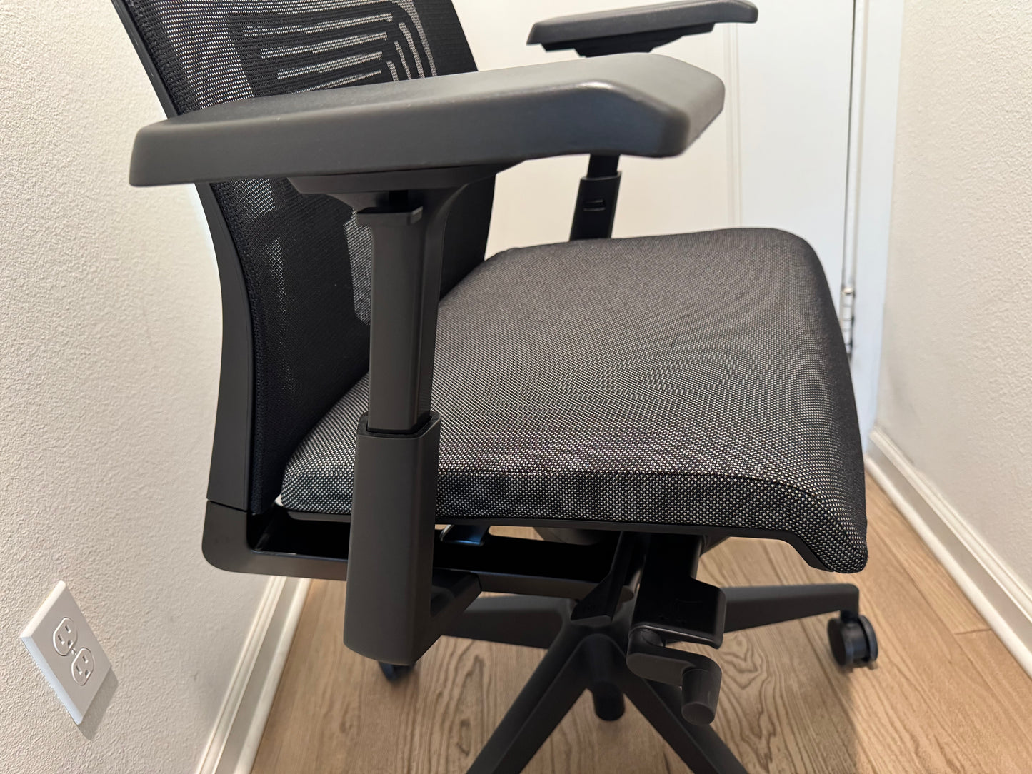 Premium Refurbished Haworth Very office chair/ conference chair