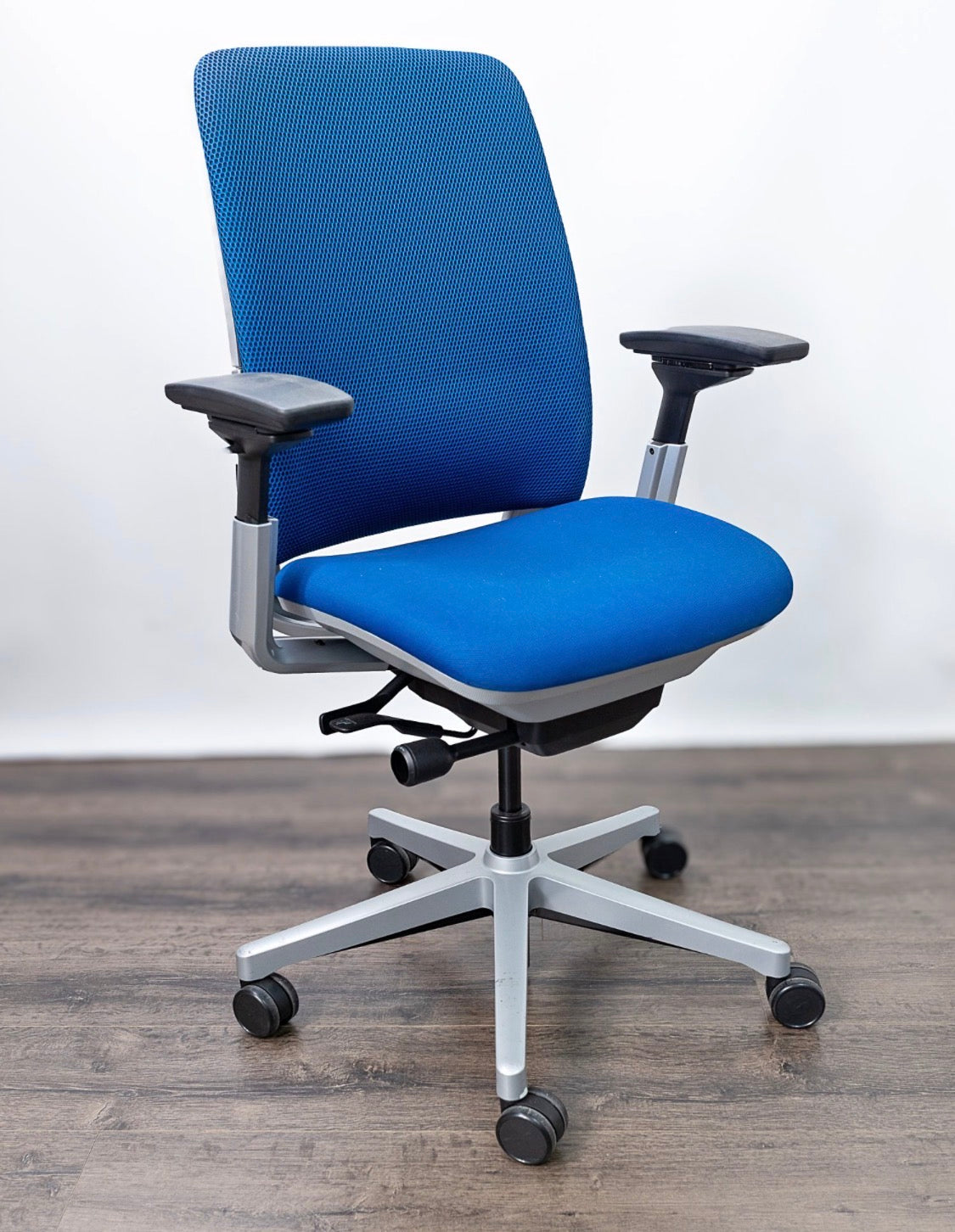 Premium Refurbished Steelcase Amia fully adjustable model