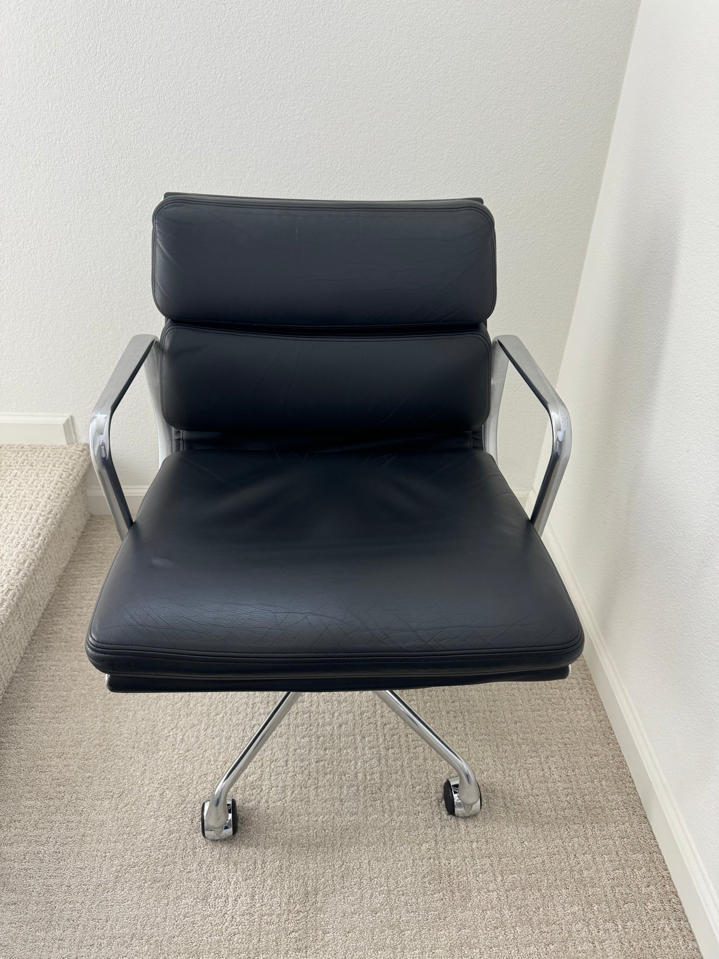 Authentic Herman Miller Eames Soft Pad Management Office Chair With Black Leather