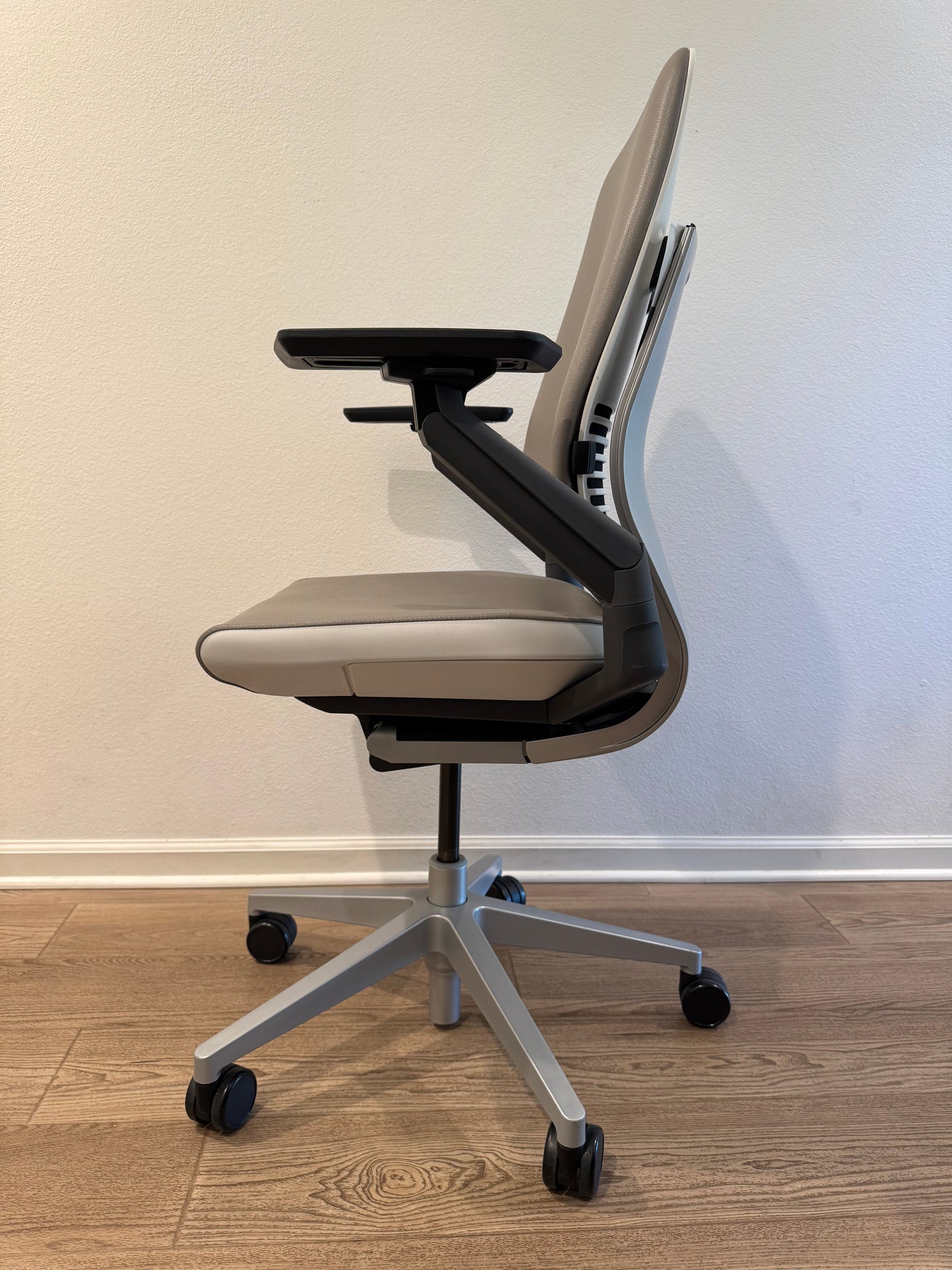 New Steelcase Gesture fully loaded Office chair
