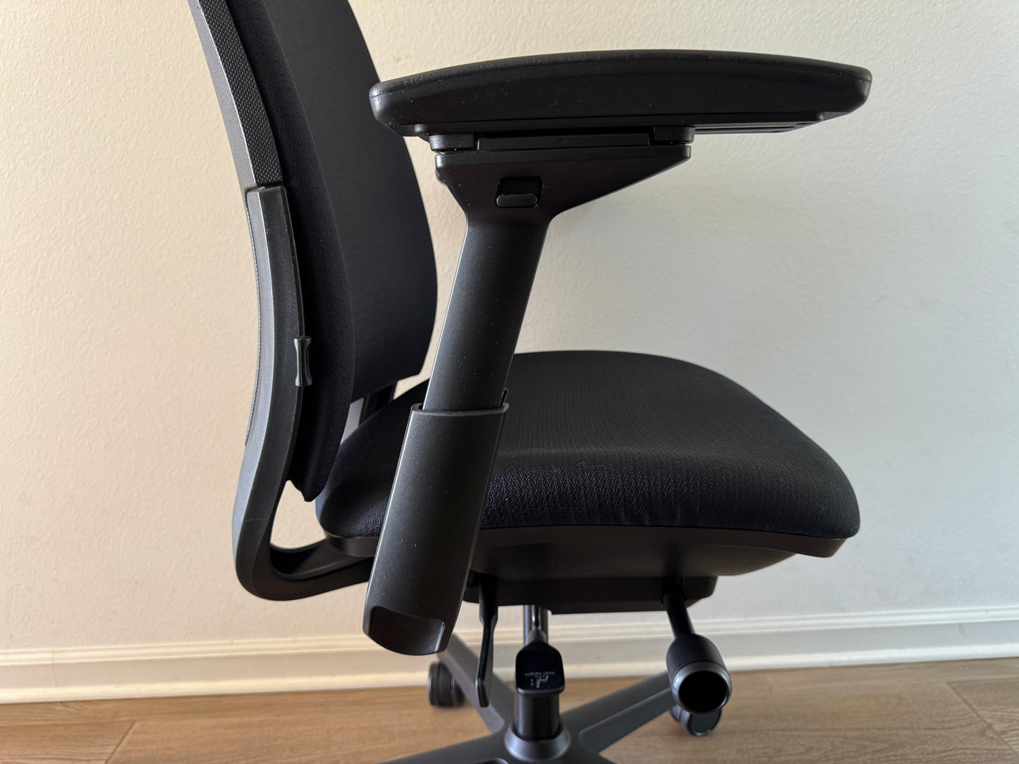 Premium Refurbished Steelcase Amia fully adjustable model
