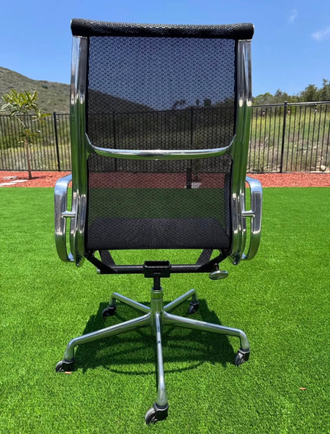 💯 Authentic Herman Miller Eames Aluminum Group Executive Chair( High Back)