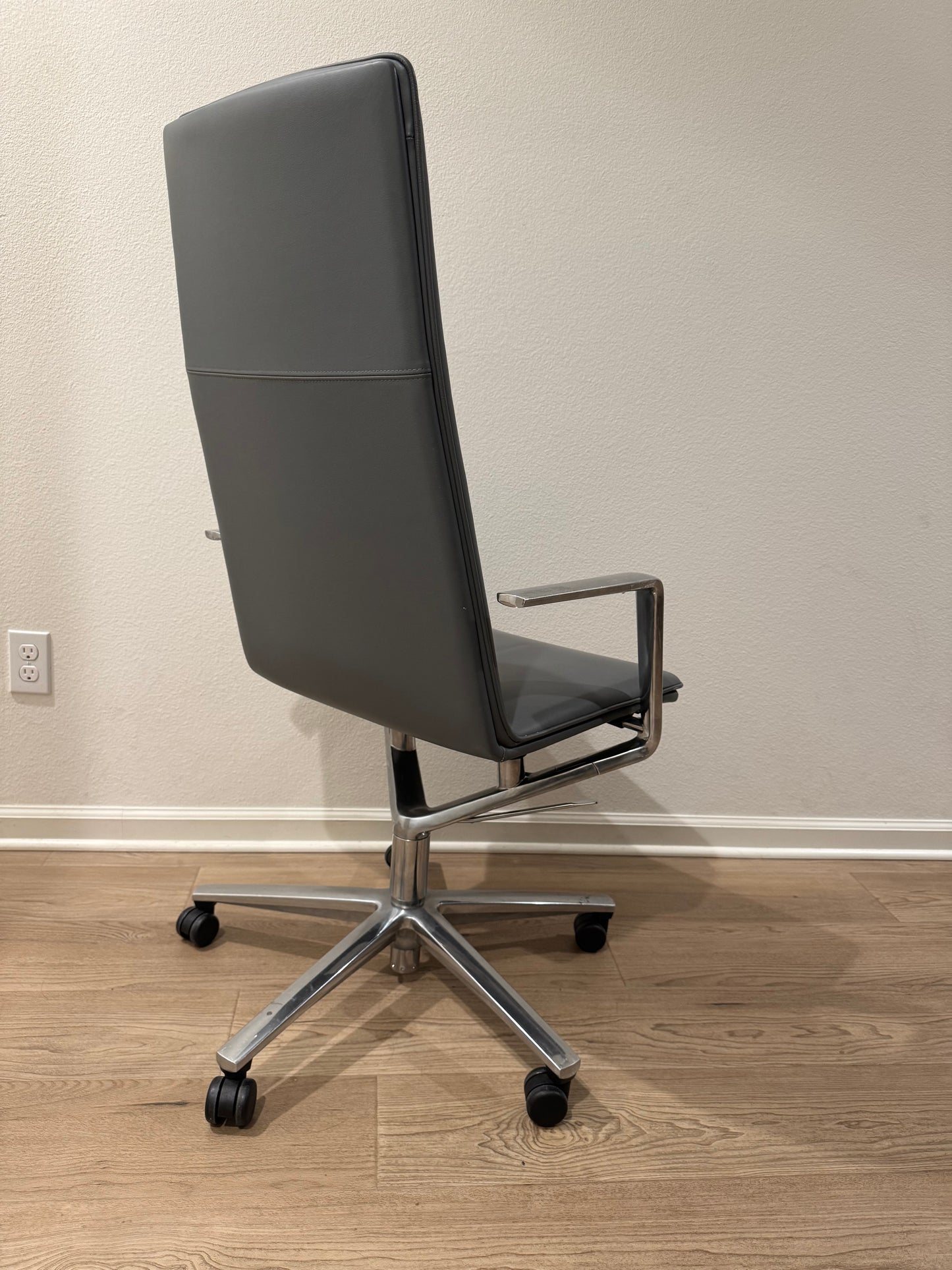 Davis Body Webb Executive Chair / Conference chair In Real Leather