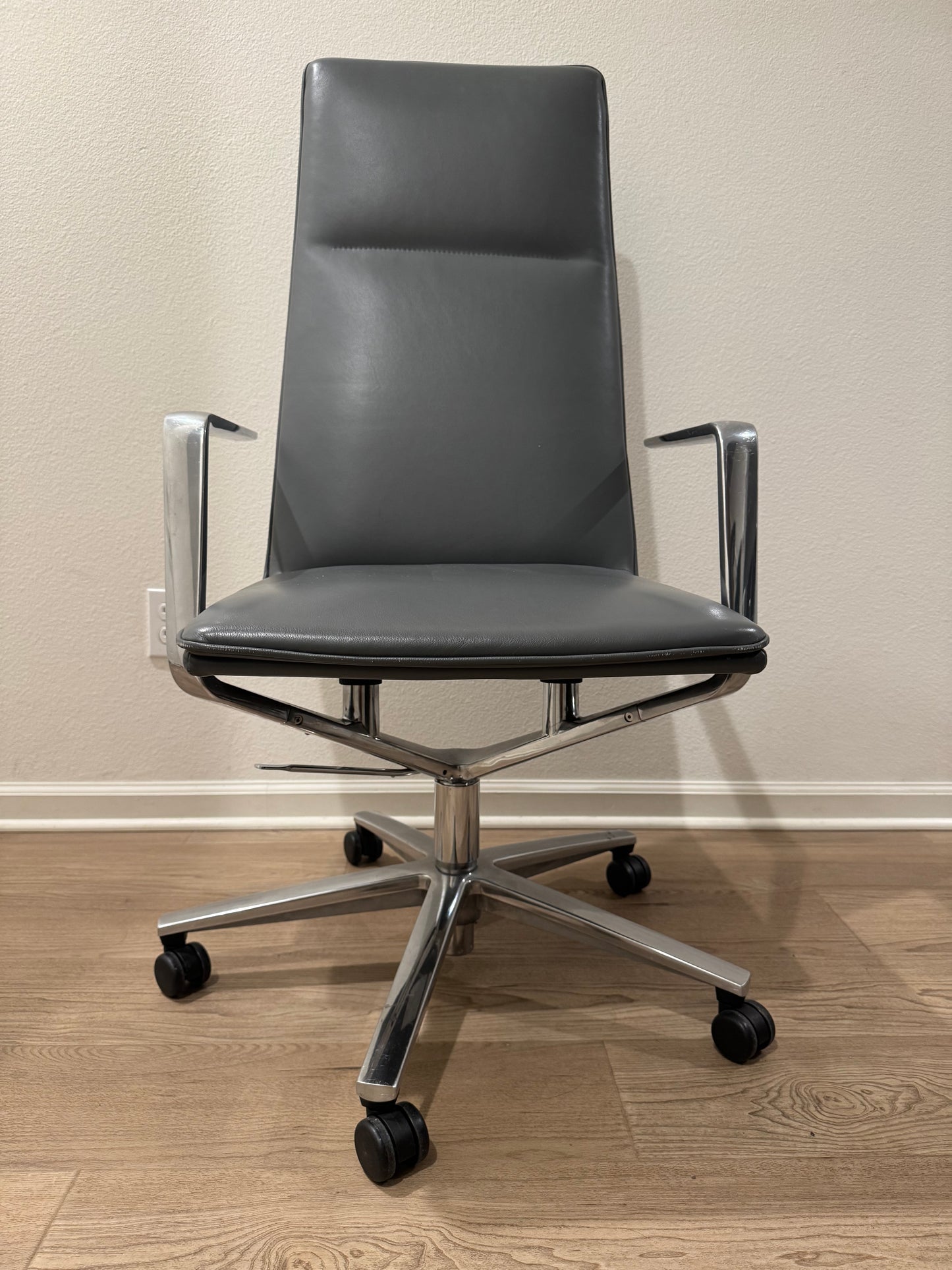 Davis Body Webb Executive Chair / Conference chair In Real Leather