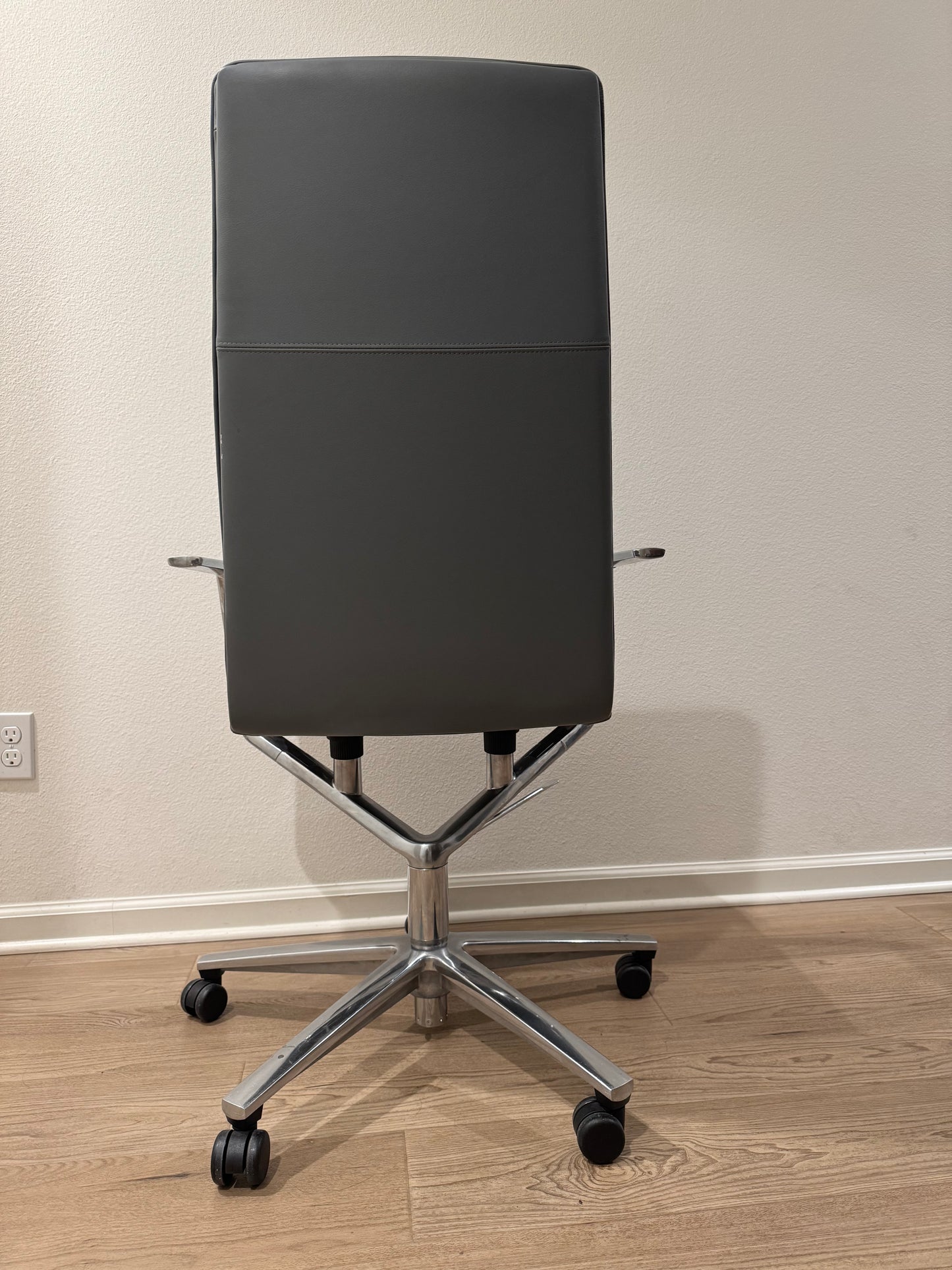 Davis Body Webb Executive Chair / Conference chair In Real Leather