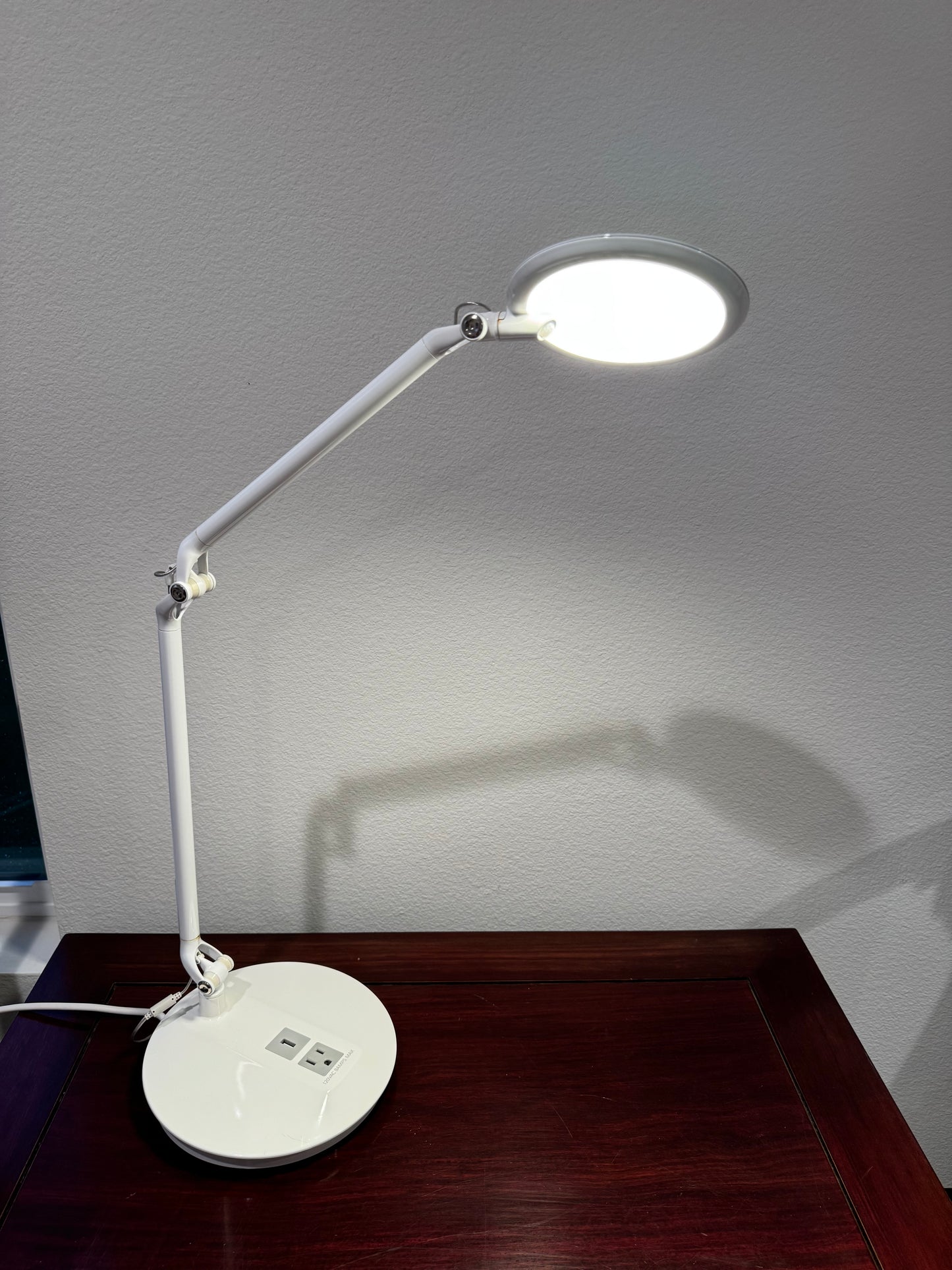 Humanscale Element DISC LED Task Light
