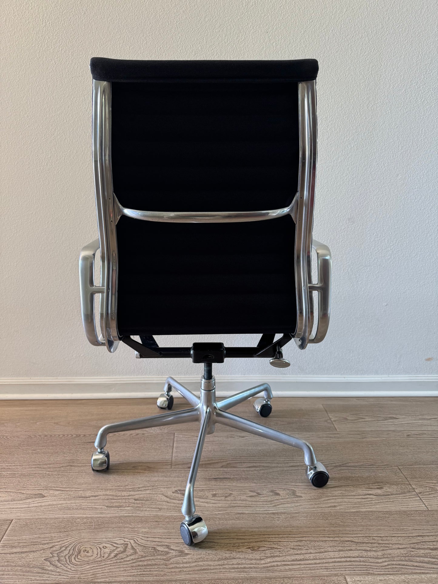 💯 Authentic Herman Miller Eames Aluminum Group Executive Chair( High Back)