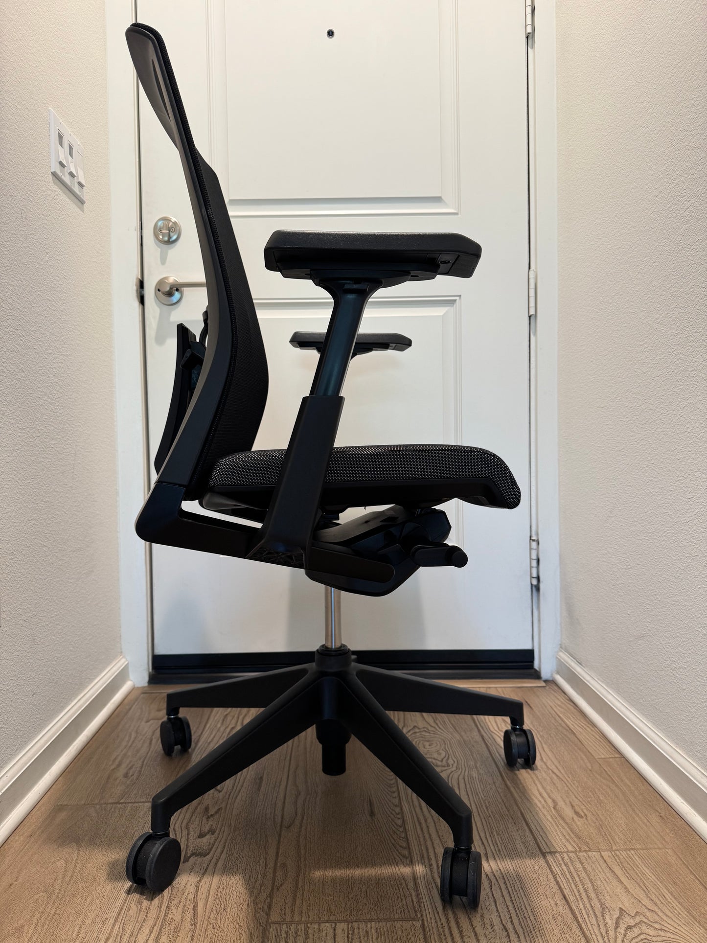 Premium Refurbished Haworth Very office chair/ conference chair