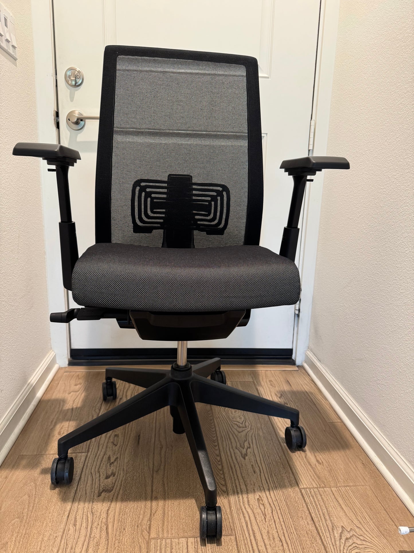 Premium Refurbished Haworth Very office chair/ conference chair