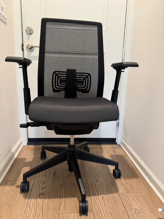 Premium Refurbished Haworth Very office chair/ conference chair