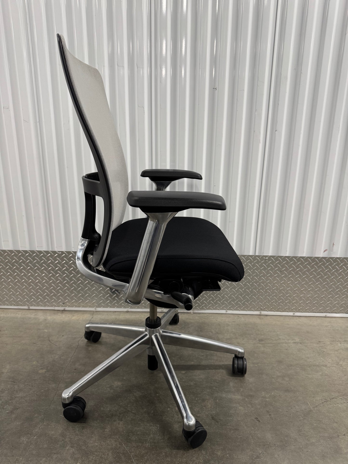 Premium Refurbished Haworth Zody fully loaded office chair