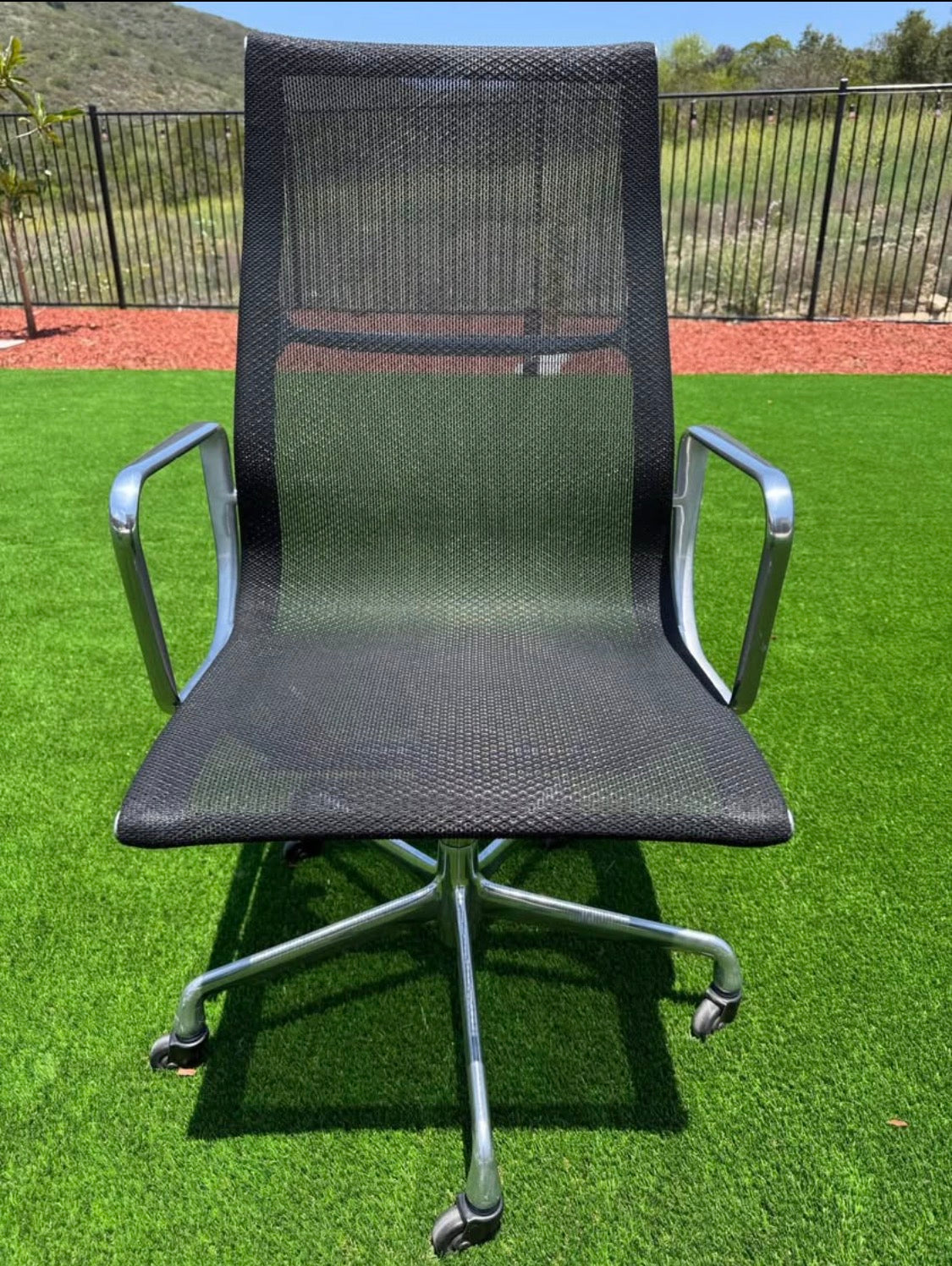 💯 Authentic Herman Miller Eames Aluminum Group Executive Chair( High Back)