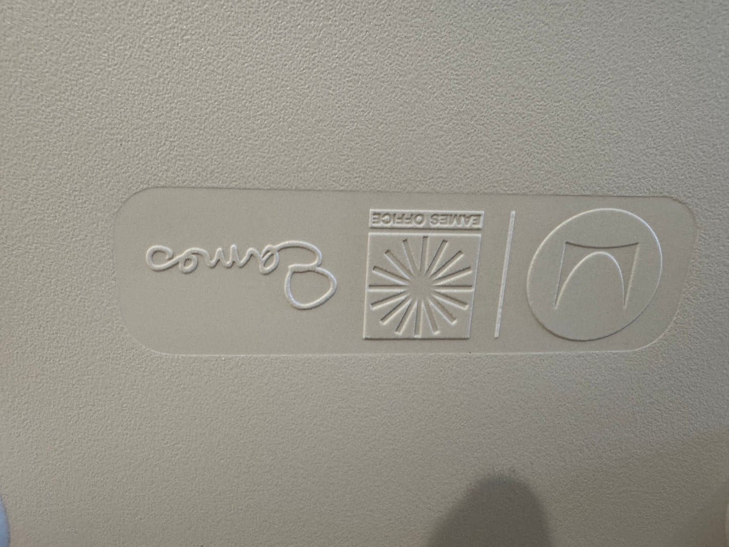 2018 Authentic Herman Miller Eames Modeled Plastic Arm chair / Side chair