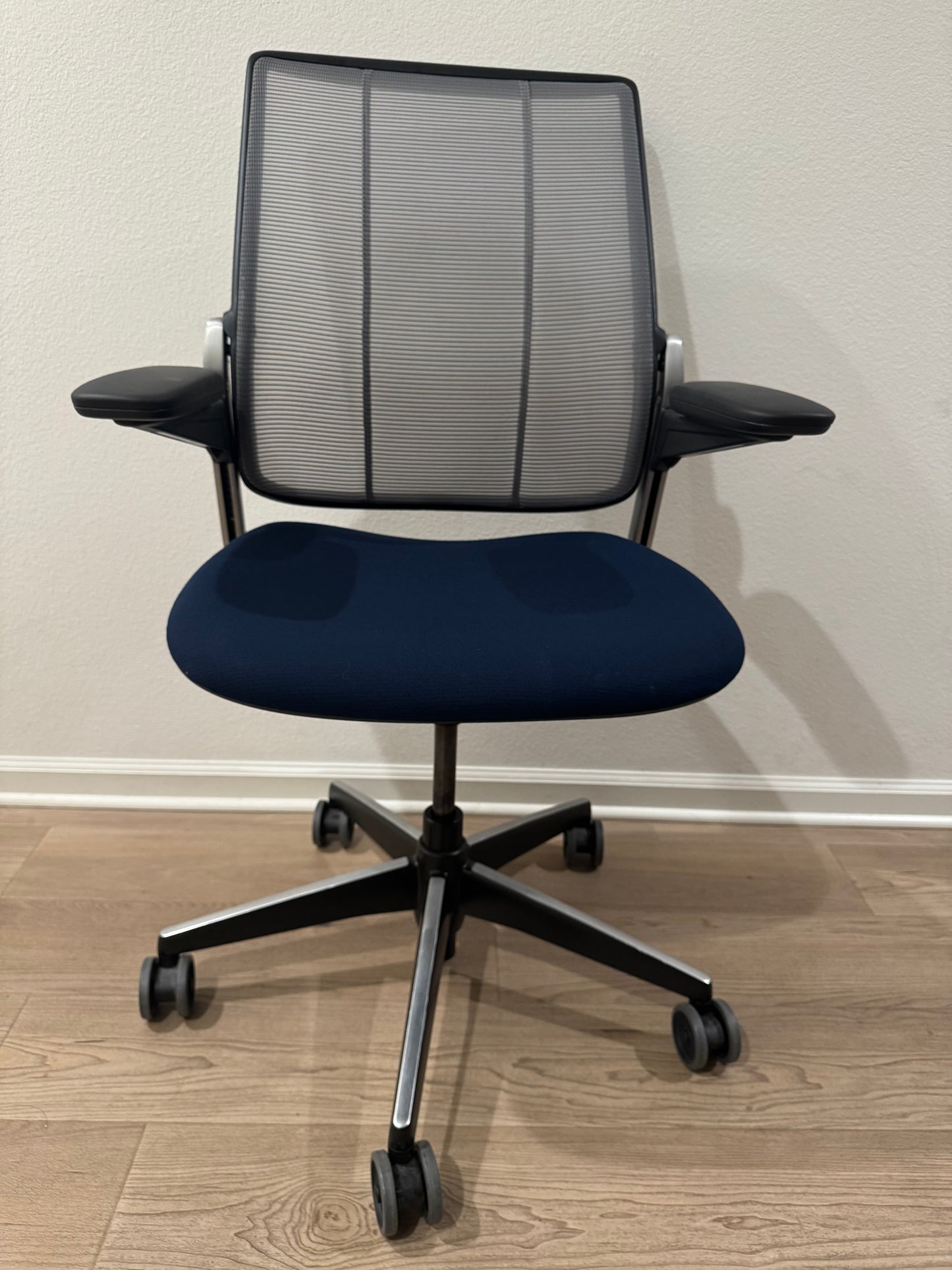 Humanscale Diffrient Smart fully adjustable model task chair