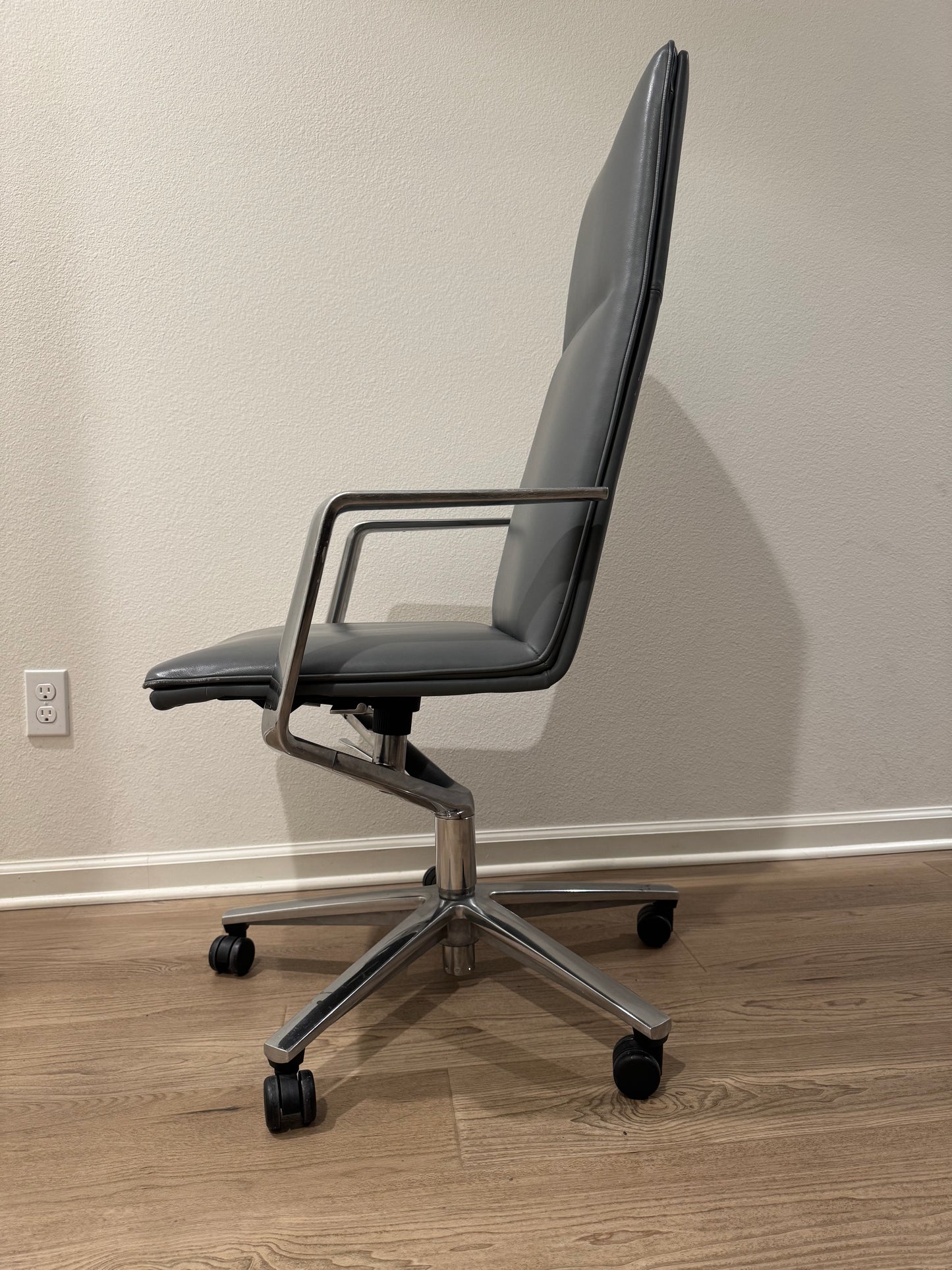 Davis Body Webb Executive Chair / Conference chair In Real Leather