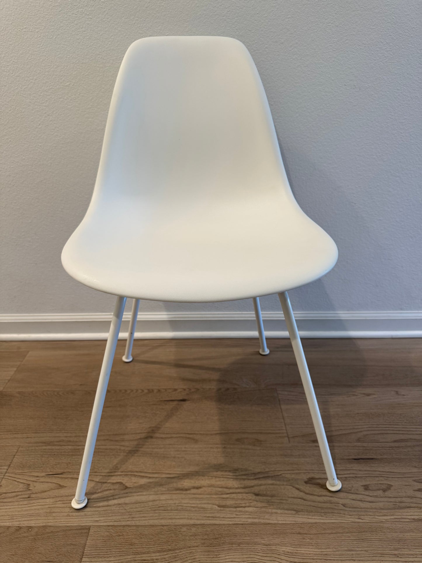 2018 Authentic Herman Miller Eames Modeled Plastic Arm chair / Side chair