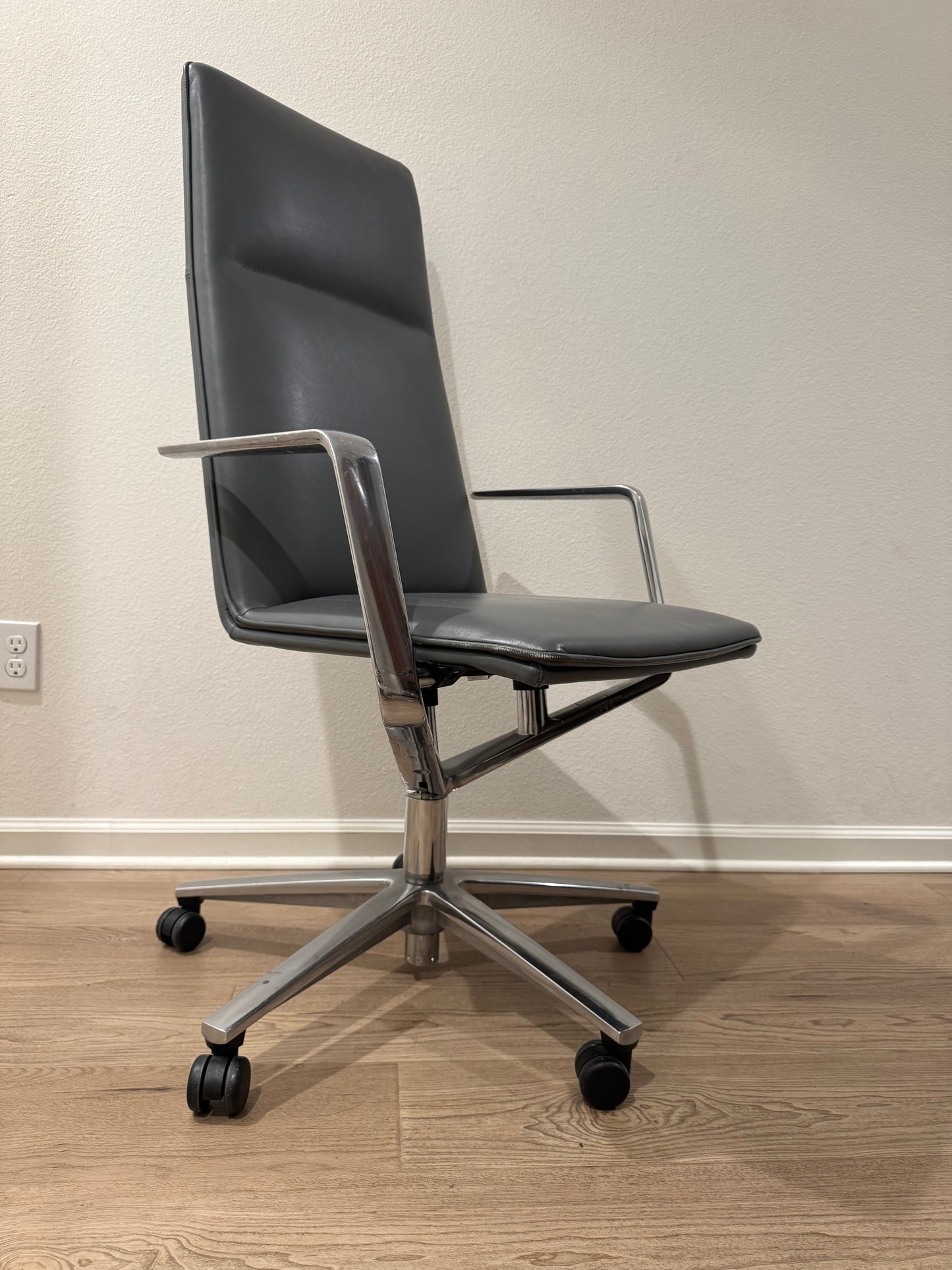 Davis Body Webb Executive Chair / Conference chair In Real Leather