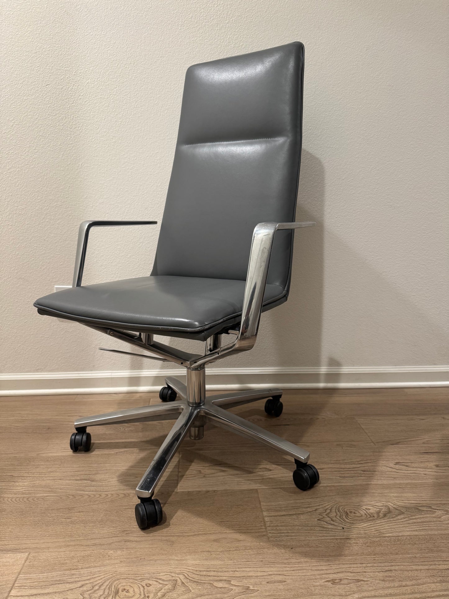 Davis Body Webb Executive Chair / Conference chair In Real Leather