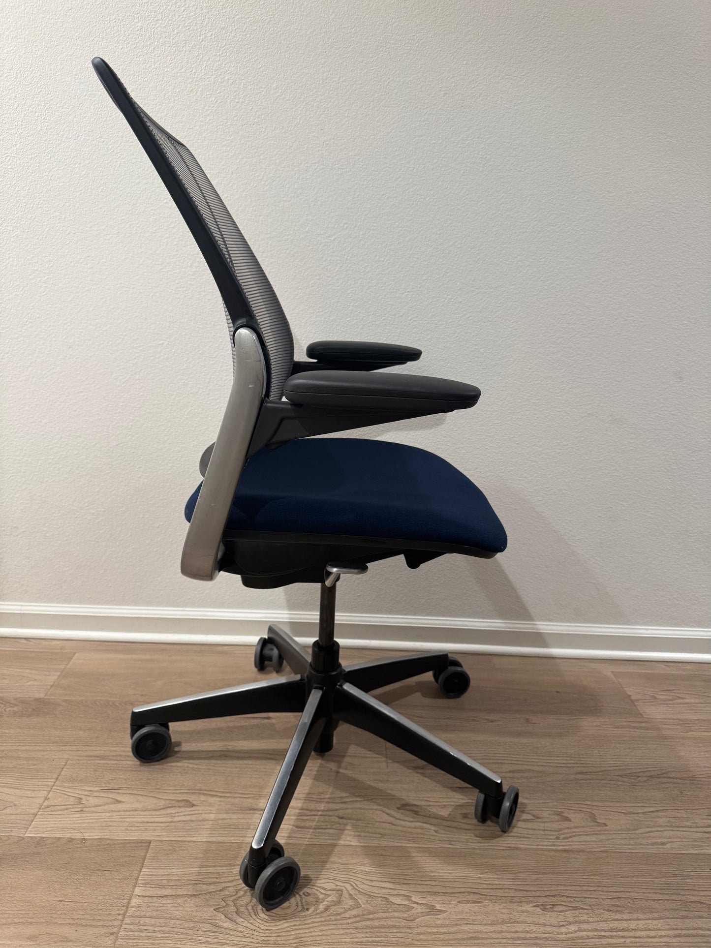 Humanscale Diffrient Smart fully adjustable model task chair