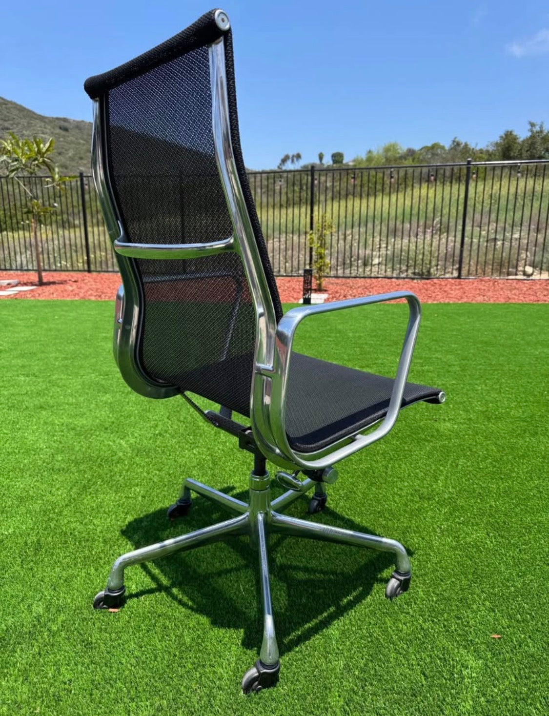 💯 Authentic Herman Miller Eames Aluminum Group Executive Chair( High Back)