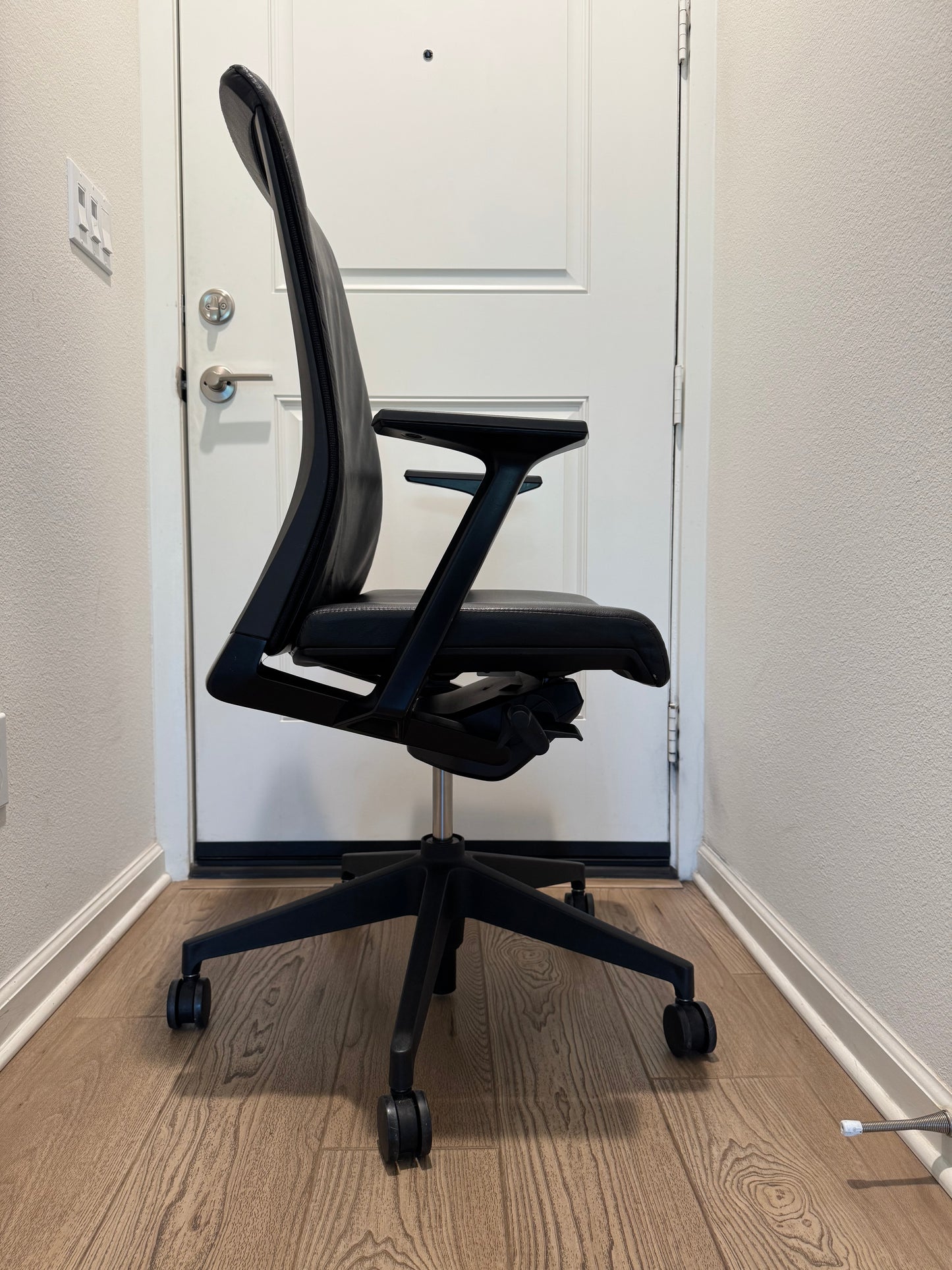 Premium Refurbished Haworth Very office chair/ conference chair