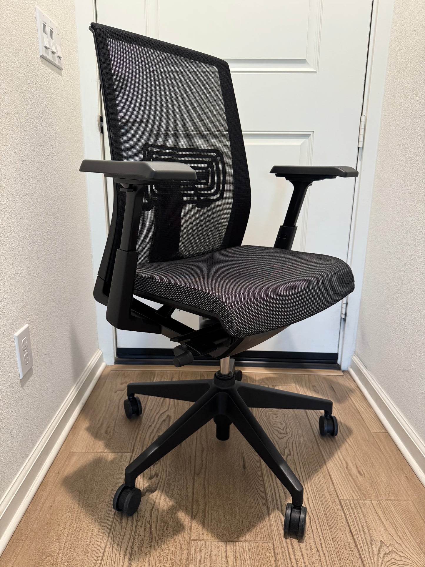 Premium Refurbished Haworth Very office chair/ conference chair