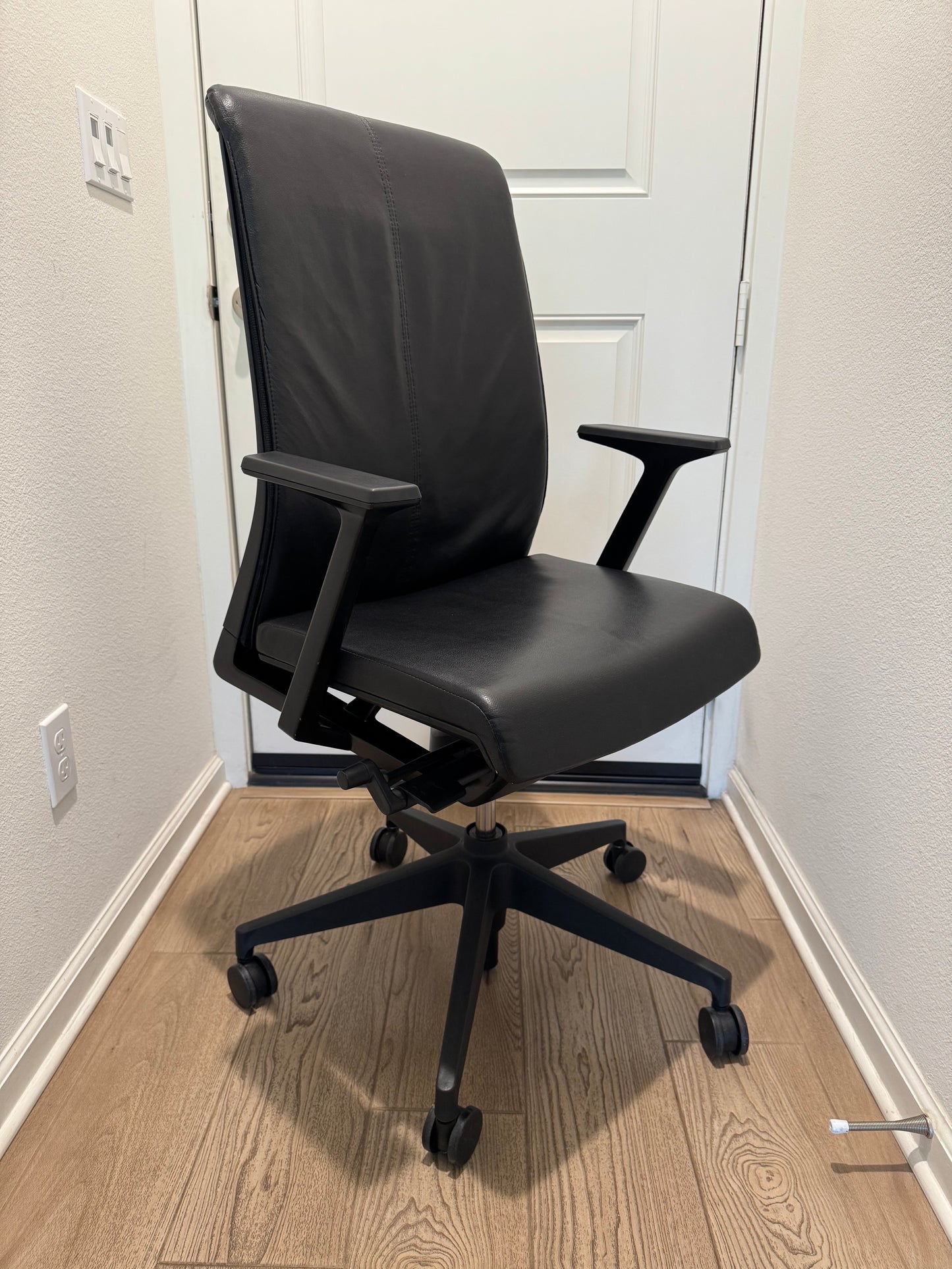 Premium Refurbished Haworth Very office chair/ conference chair