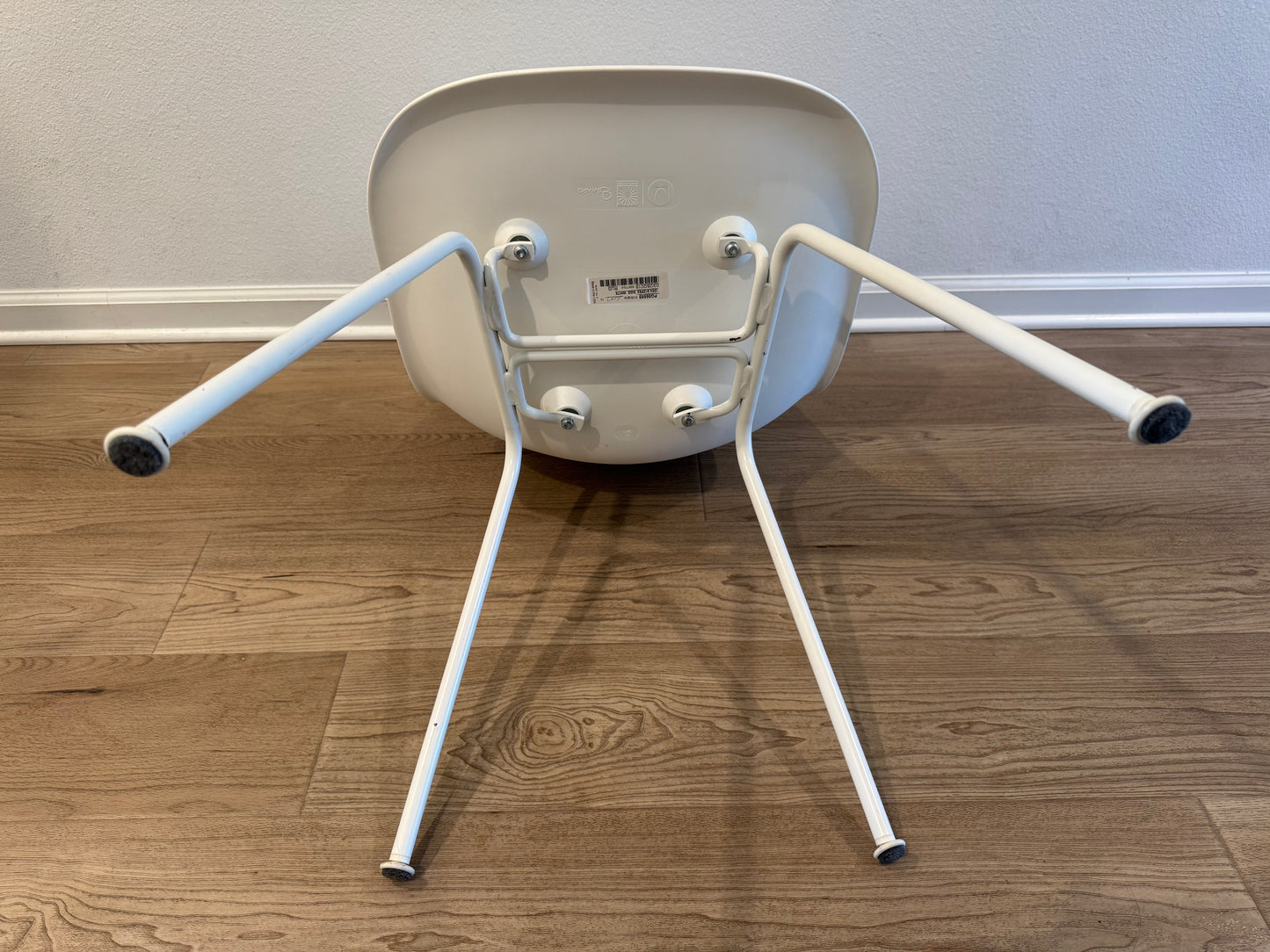 2018 Authentic Herman Miller Eames Modeled Plastic Arm chair / Side chair